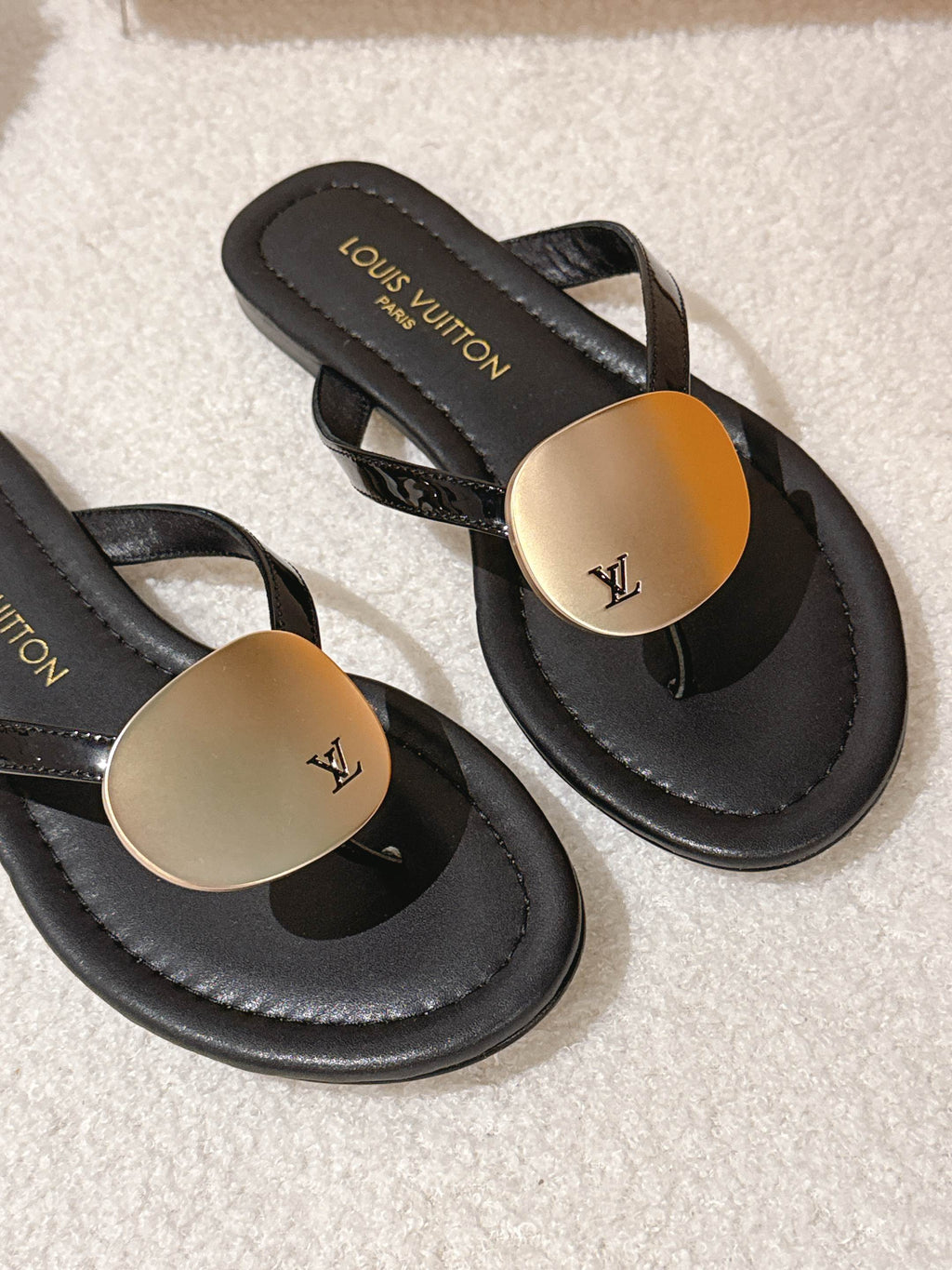 LV Sunkiss Mules Black Sheepskin 840385