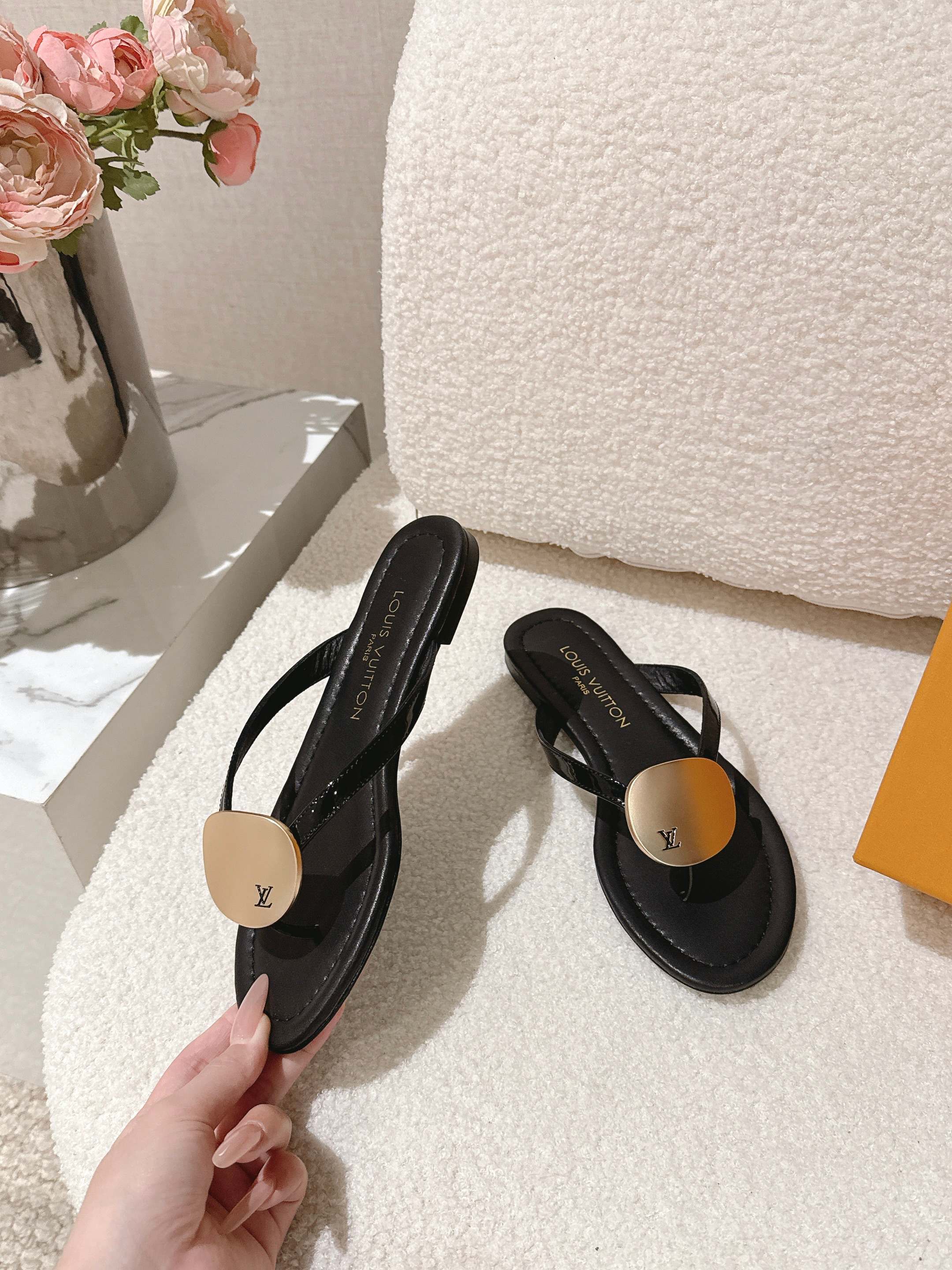 LV Sunkiss Mules Black Sheepskin 840385