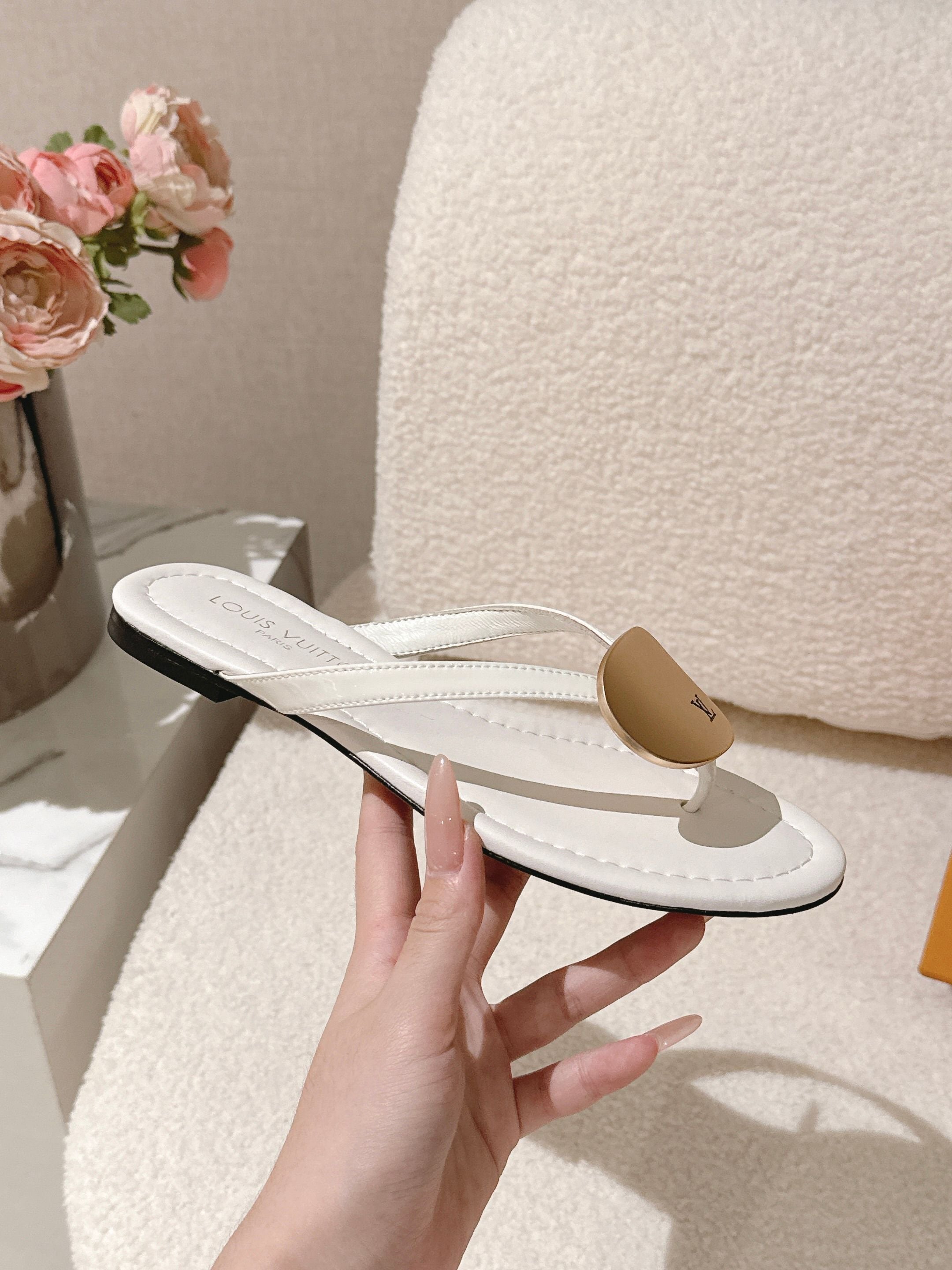 LV Sunkiss Mules White Sheepskin 840386