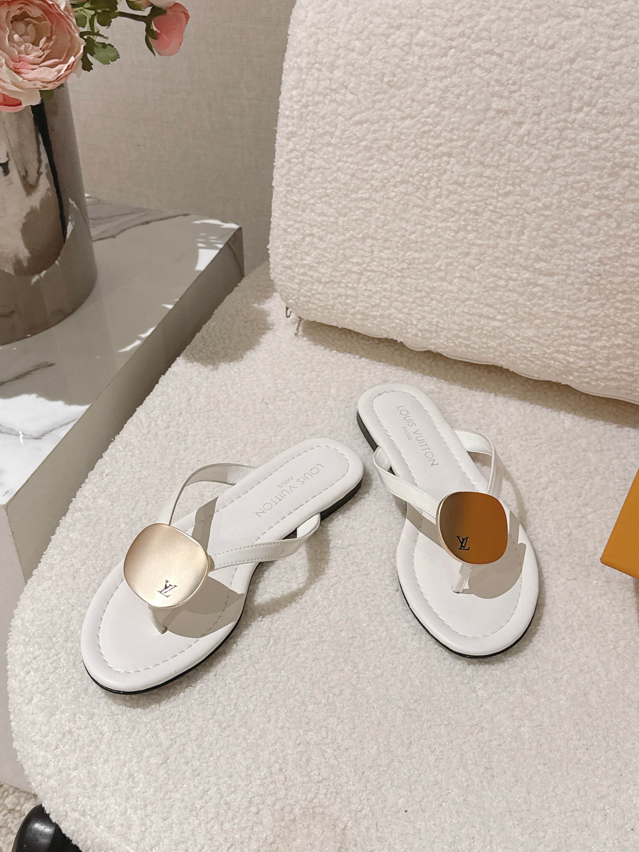 LV Sunkiss Mules White Sheepskin 840386