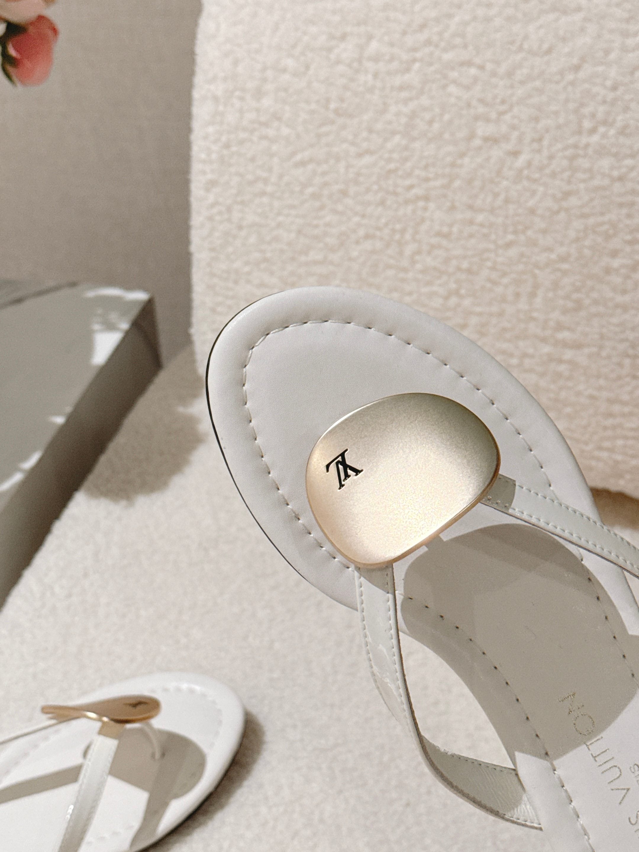 LV Sunkiss Mules White Sheepskin 840386