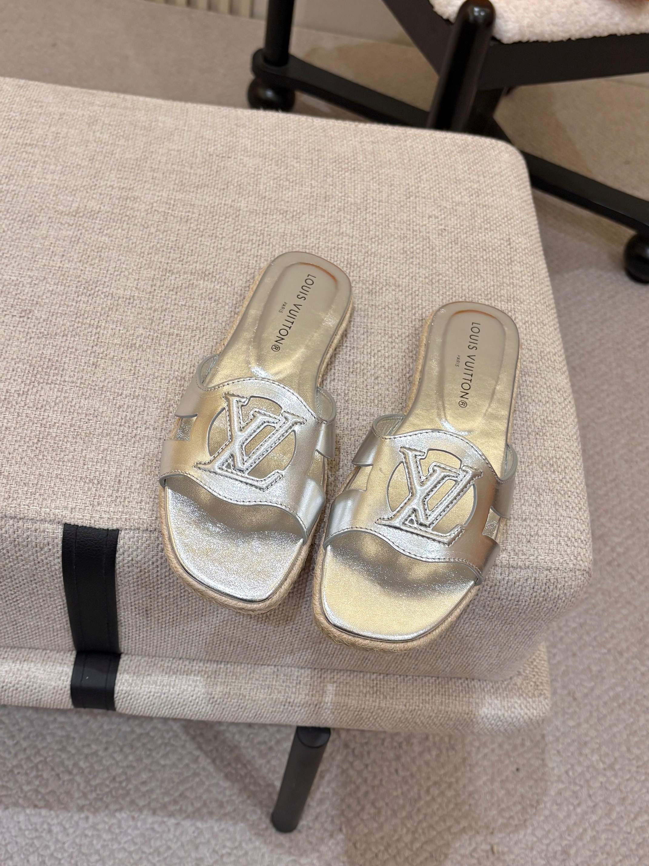 LV Isola Flat Mule Espadrille Sliver Cowhide 847120
