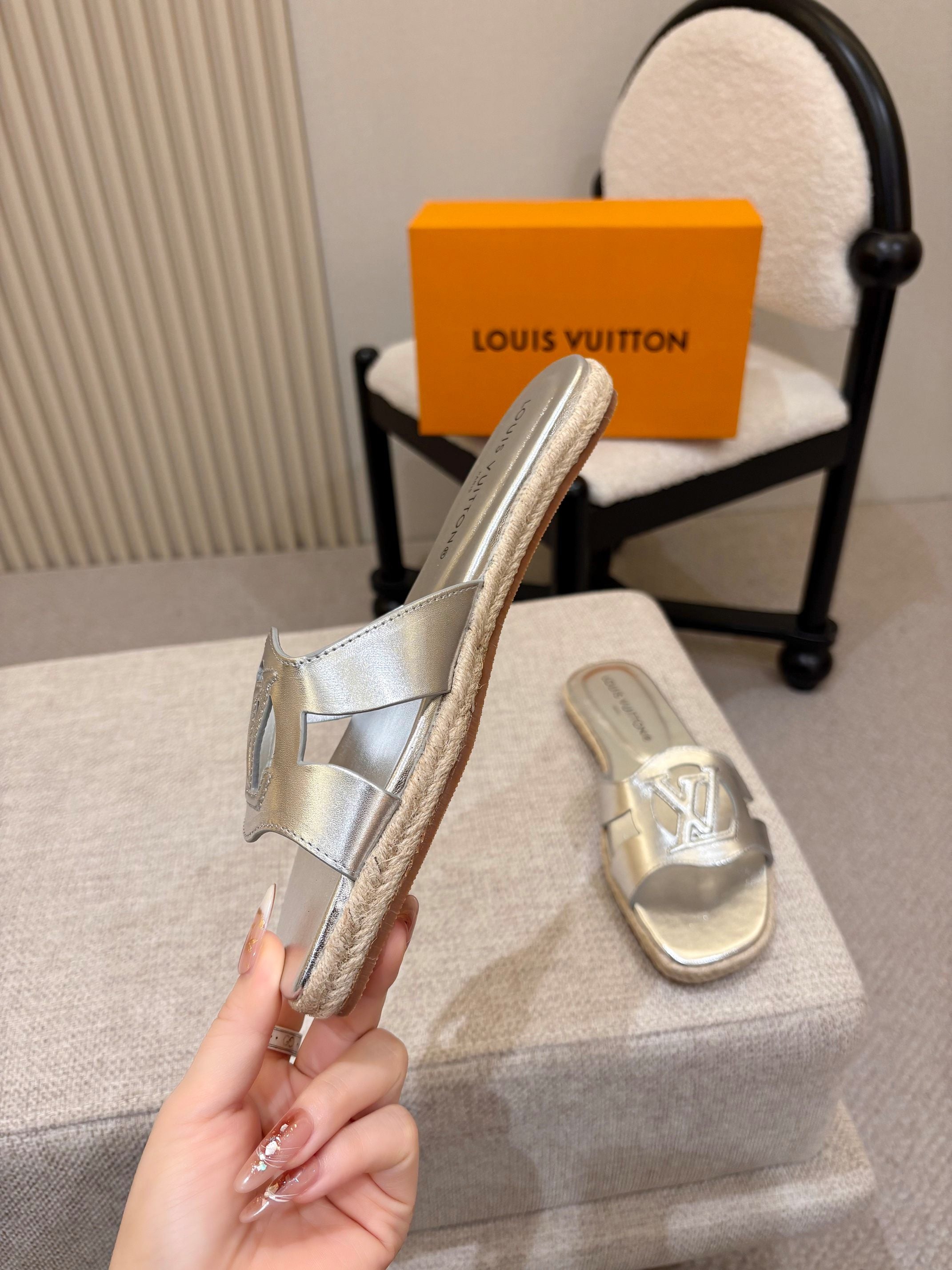 LV Isola Flat Mule Espadrille Sliver Cowhide 847120