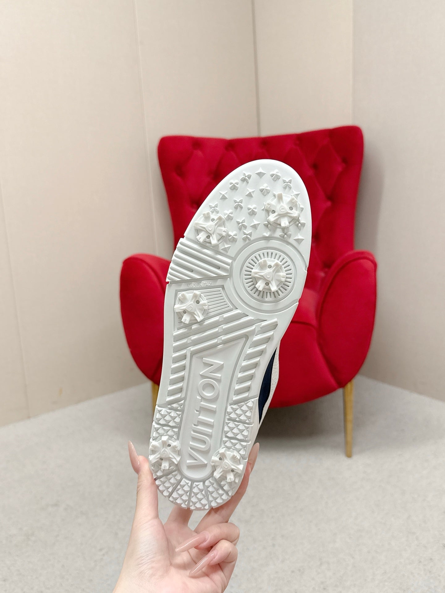 LV Trainer Sneaker White Black Cowhide 859360