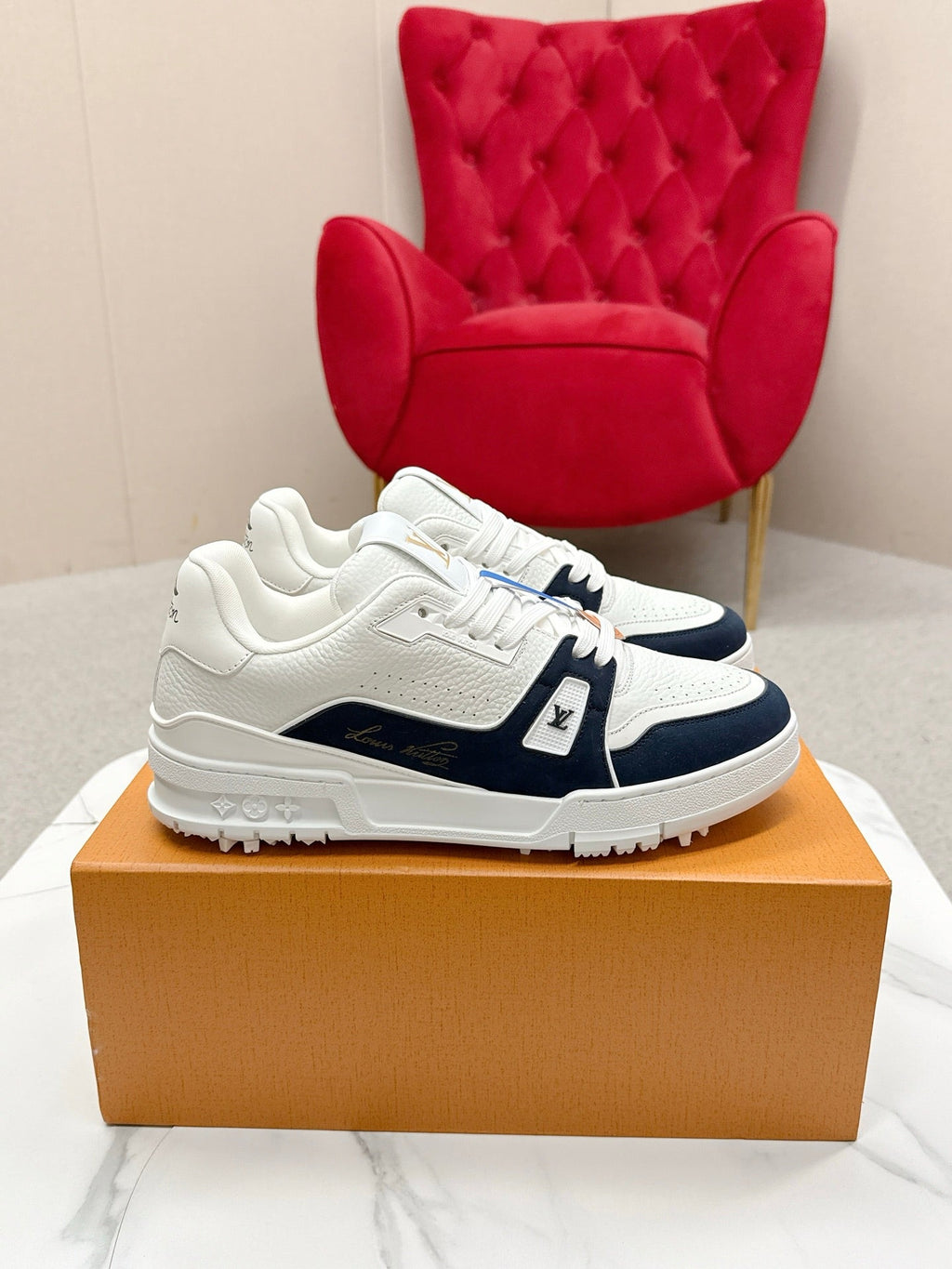 LV Trainer Sneaker White Black Cowhide 859360