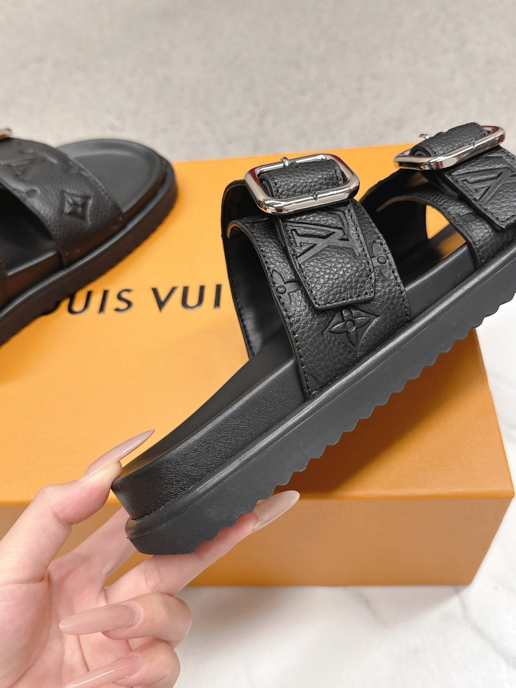 LV Venice Mule Black Grain Cowhide 859350