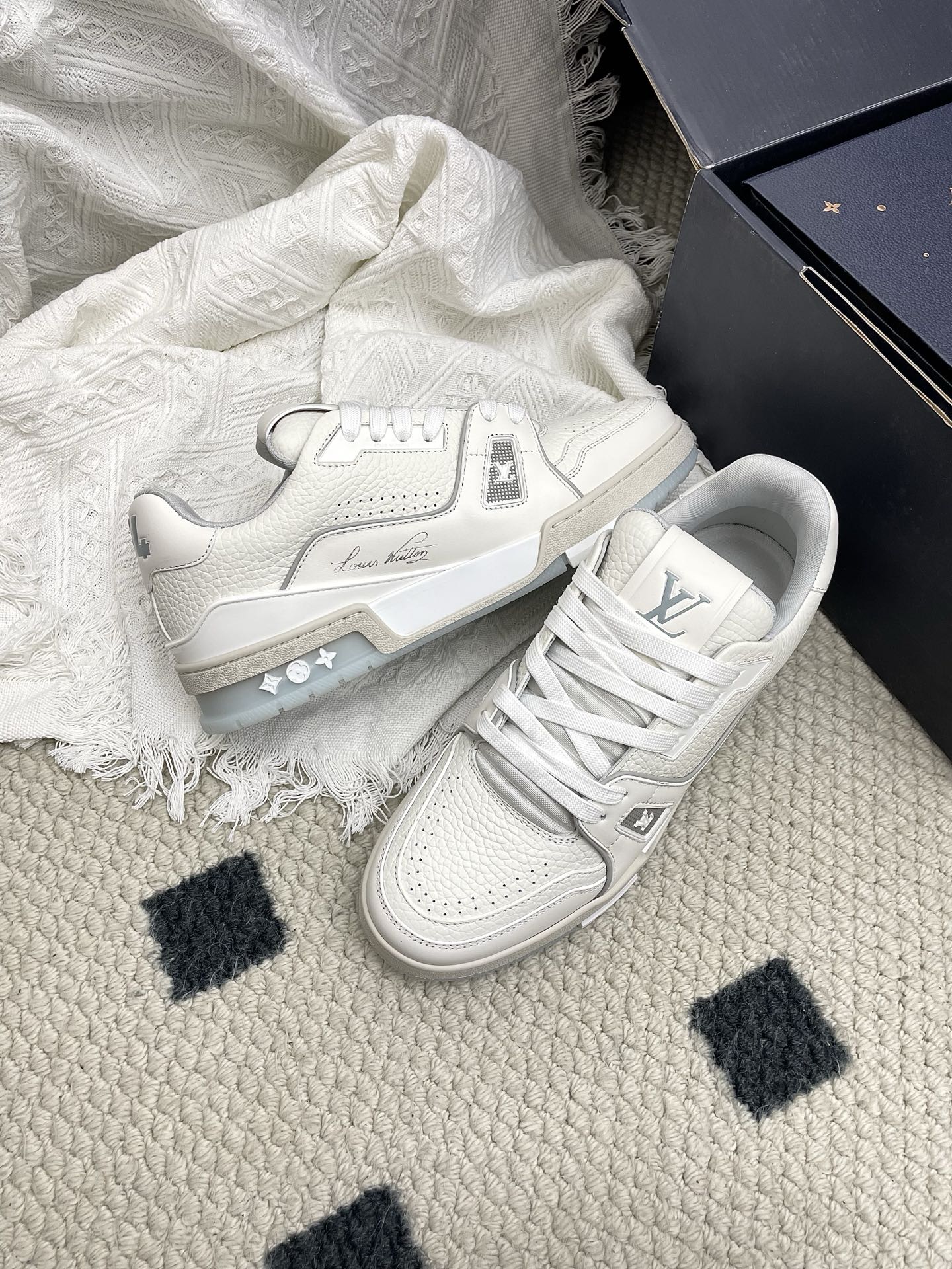 LV Trainer Sneaker Off White Cowhide 611158