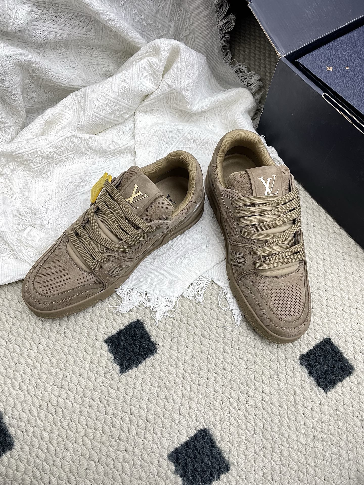 LV Trainer Sneaker Taupe Suede Mesh 611159