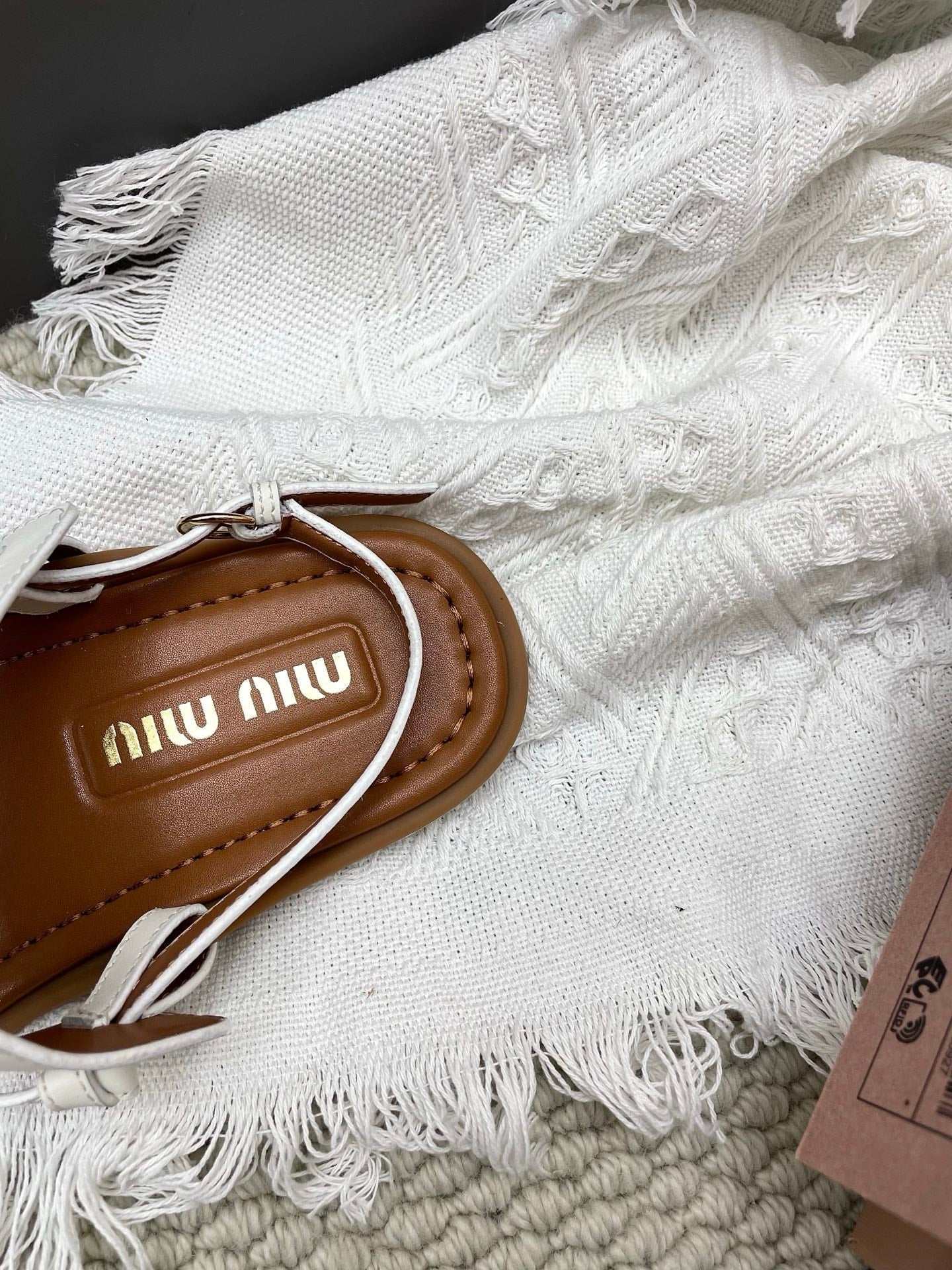 Miu 26 Flip-Flop Flat Sandals Brown White Leather 611338