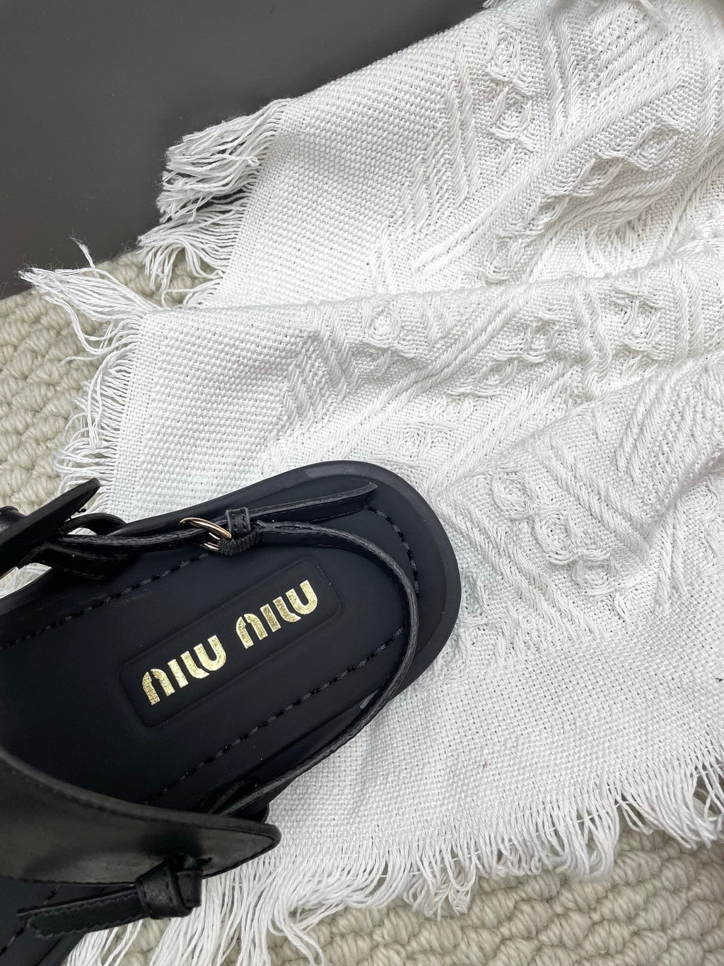 Miu 26 Flip-Flop Flat Sandals Black Leather 611340