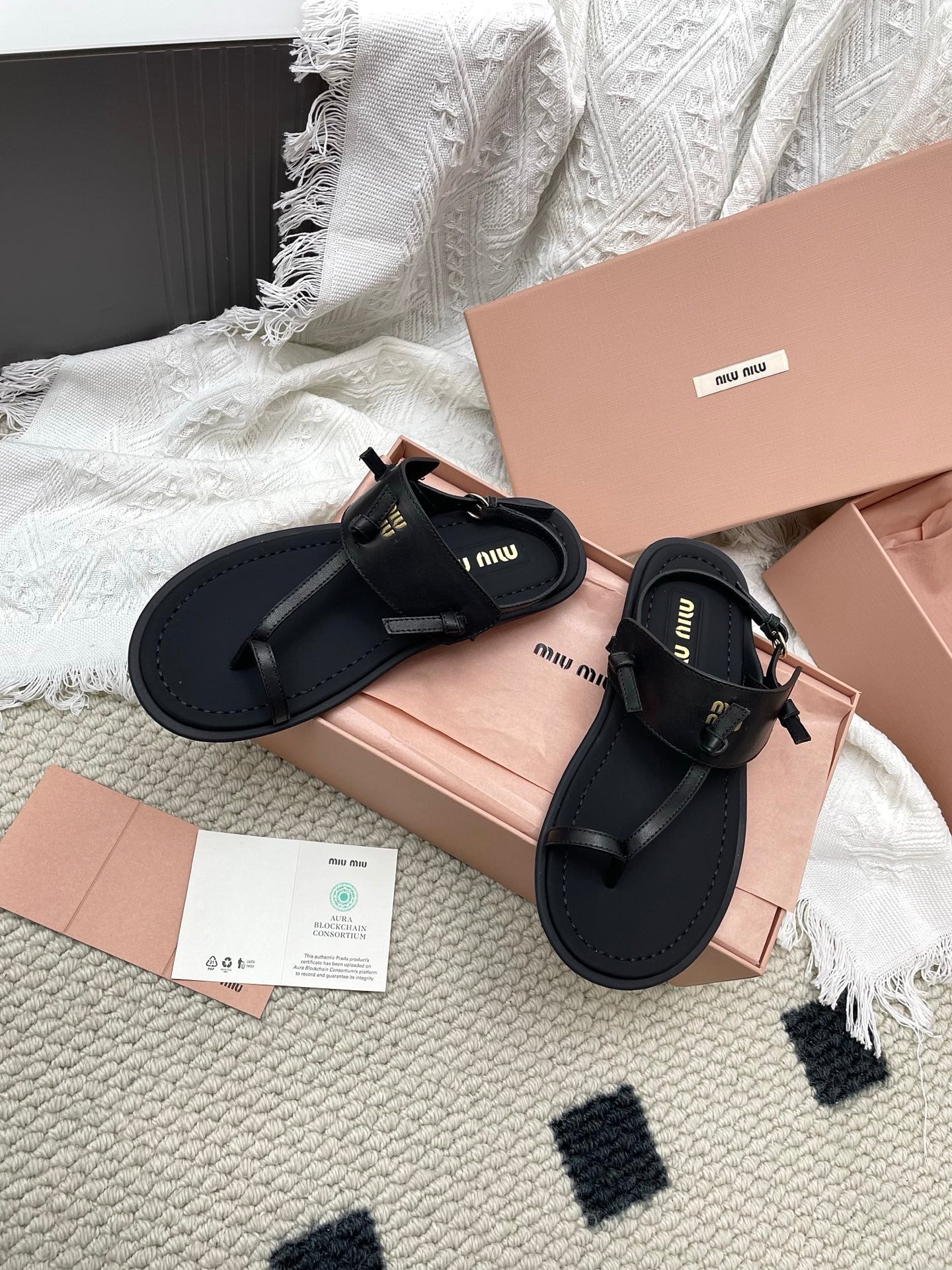 Miu 26 Flip-Flop Flat Sandals Black Leather 611340
