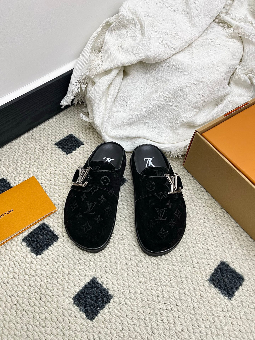 LV Easy Mules Black Suede 845265