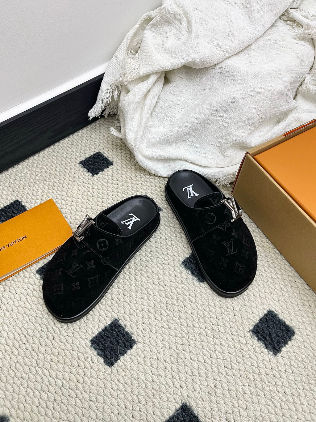 LV Easy Mules Black Suede 845265