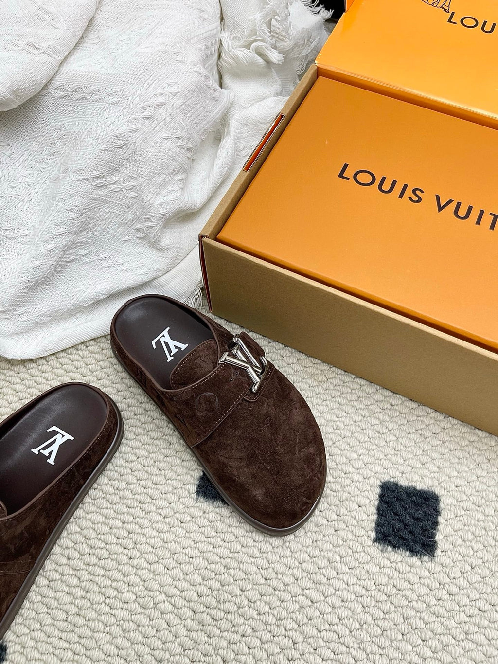 LV Easy Mules Coffee Suede 845271