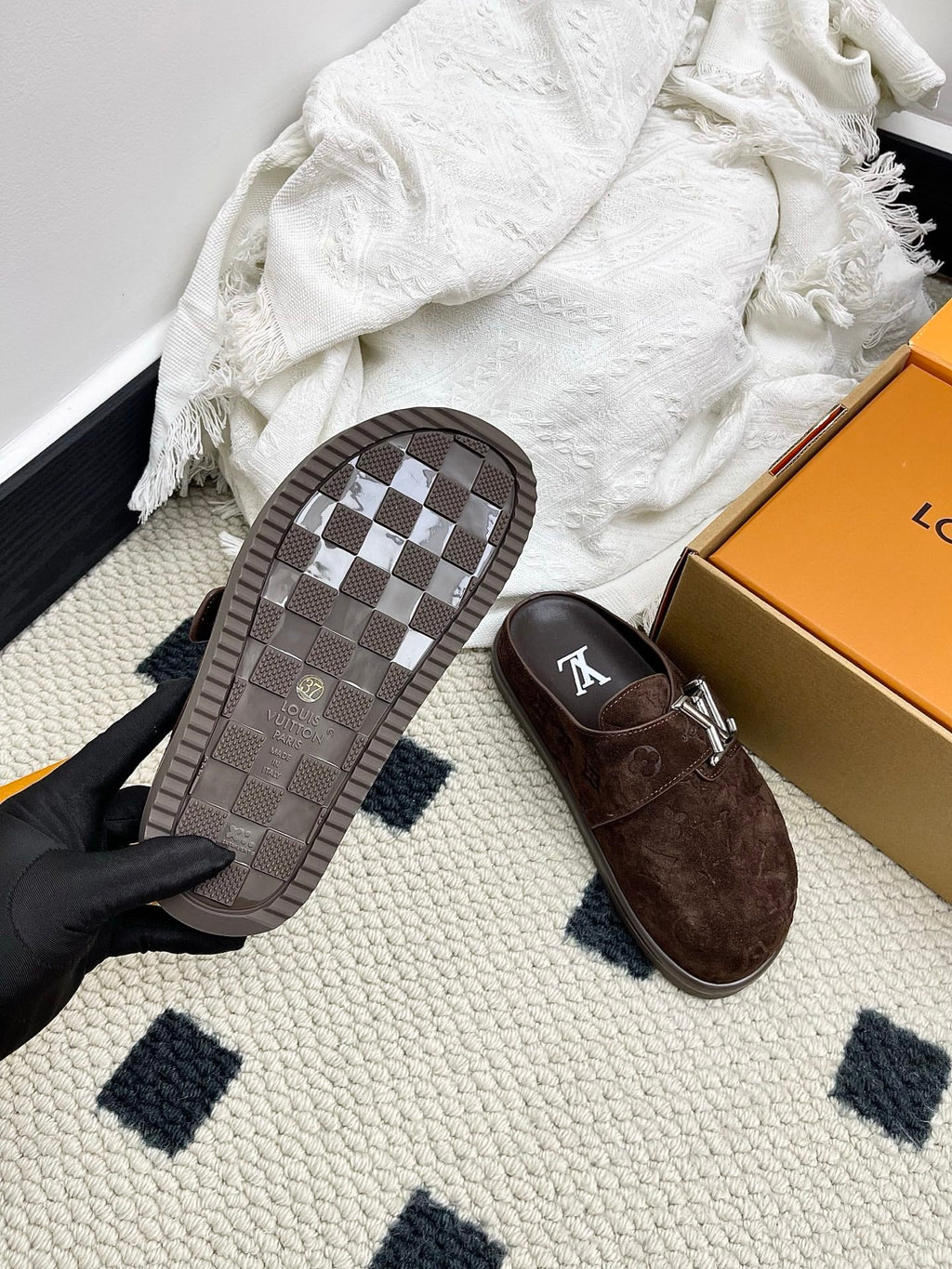 LV Easy Mules Coffee Suede 845271