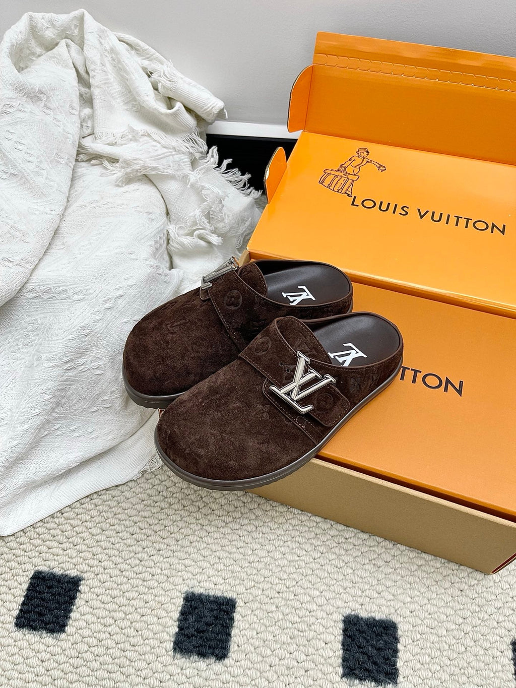 LV Easy Mules Coffee Suede 845271