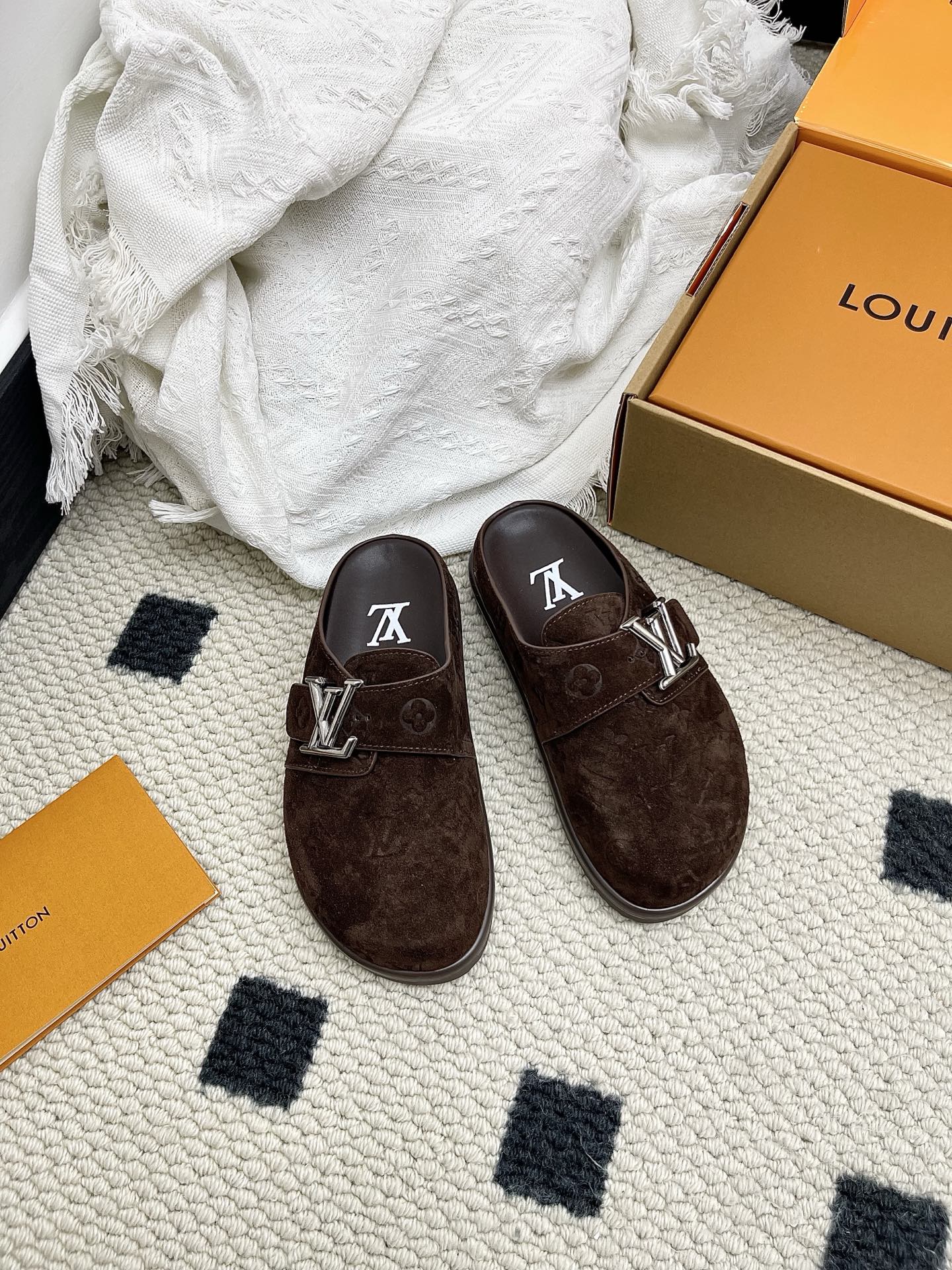 LV Easy Mules Coffee Suede 845271
