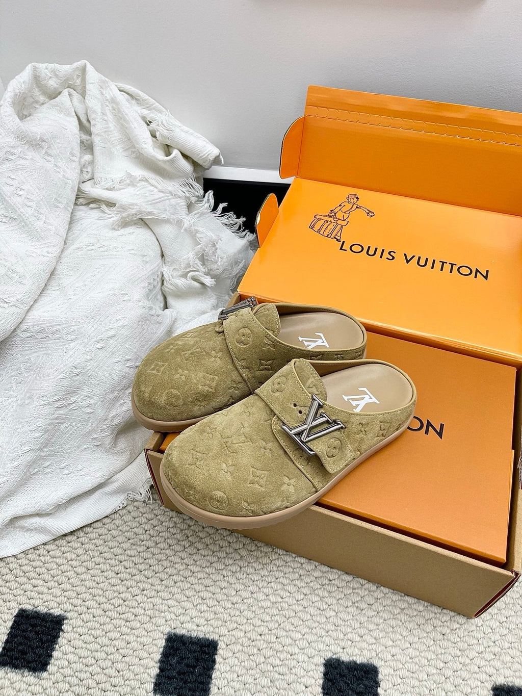 LV Easy Mules Khaki Suede 845272