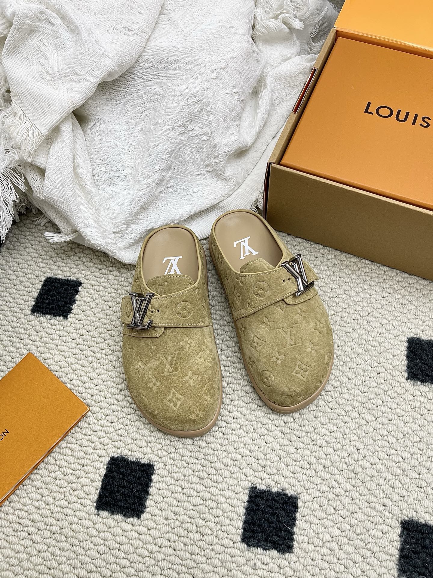 LV Easy Mules Khaki Suede 845272
