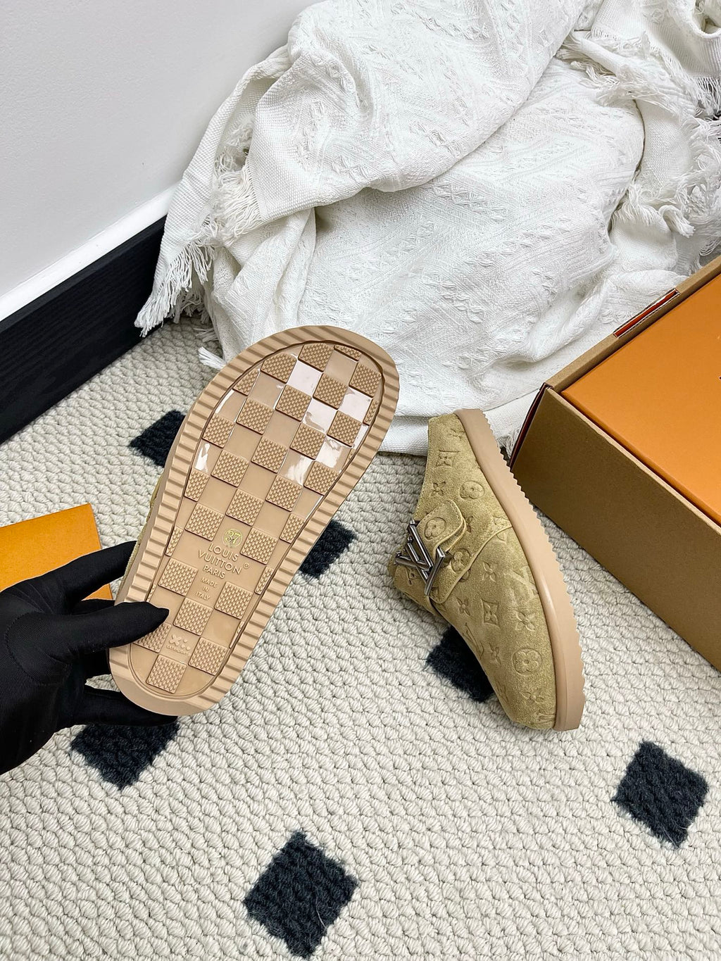 LV Easy Mules Khaki Suede 845272