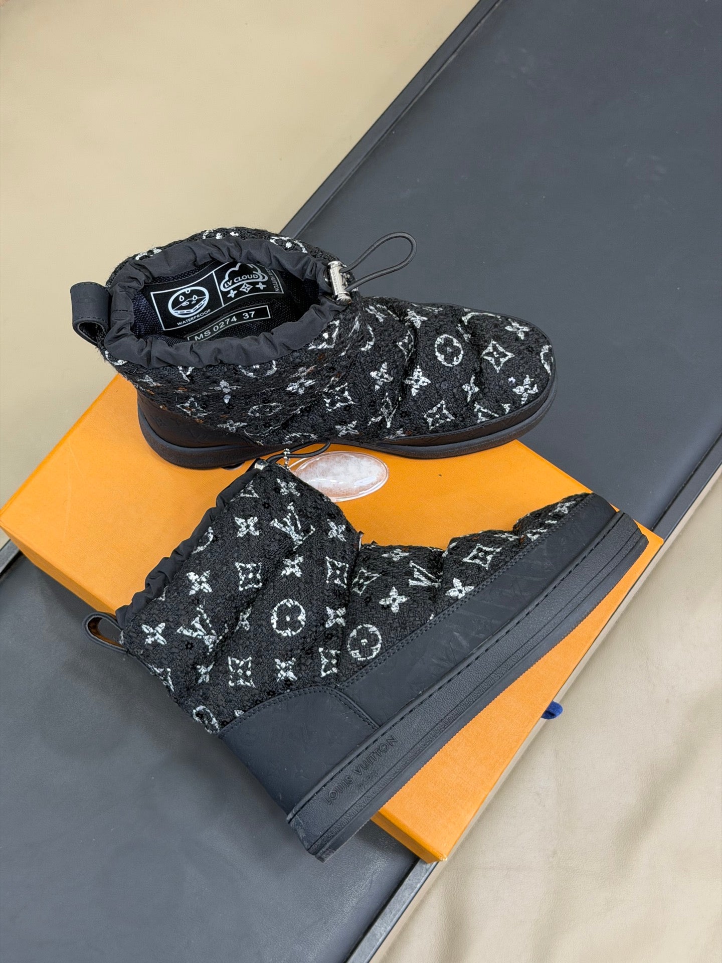 LV 25 Snow Boots Black White Tweed 576941