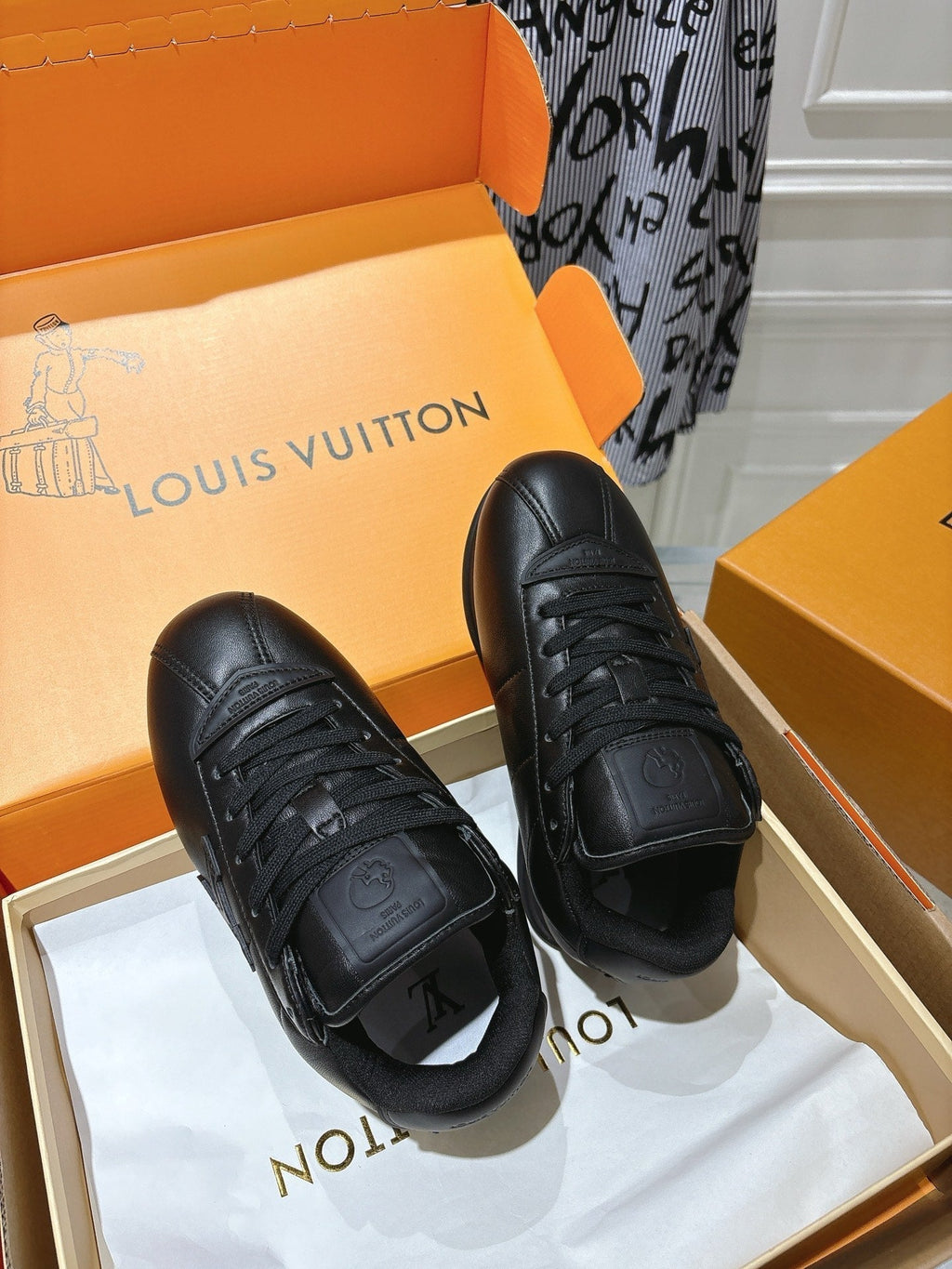 LV BUTTERSOFT Sneaker Black Cowhide 476980