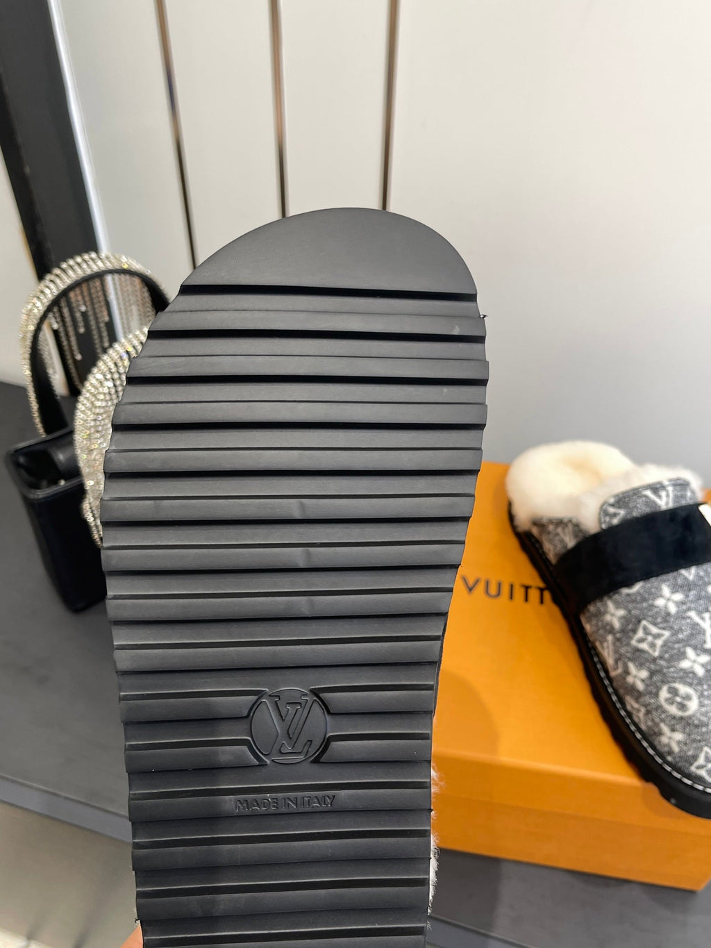 LV Cosy Flat Slippers Comfort Clog Black Grey BeigeLeather  Monogram Fur 533468