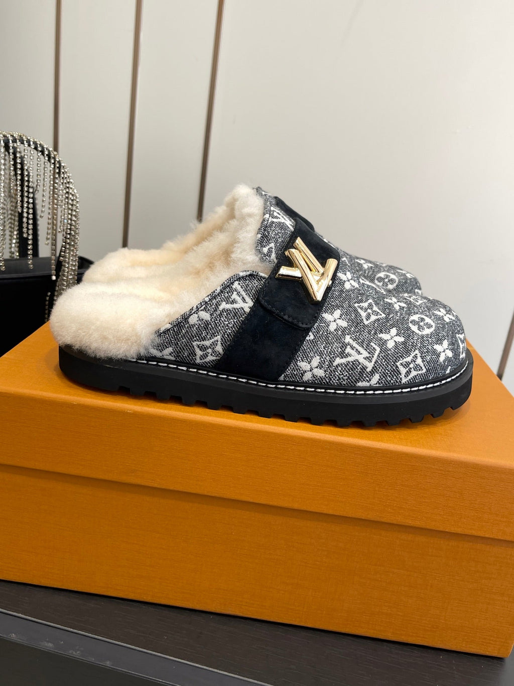 LV Cosy Flat Slippers Comfort Clog Black Grey BeigeLeather  Monogram Fur 533468
