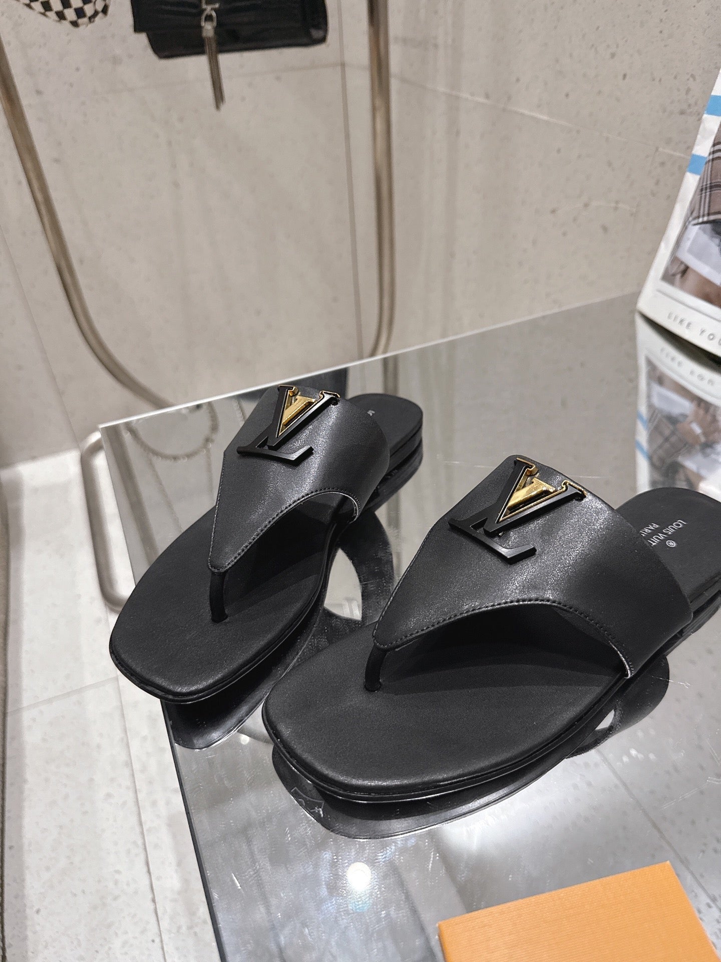 LV Mare Thong Flat Black Sheepskin 849341
