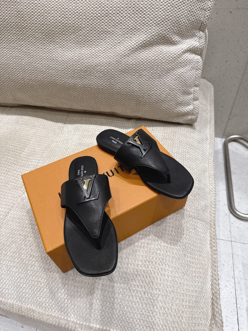 LV Mare Thong Flat Black Sheepskin 849341