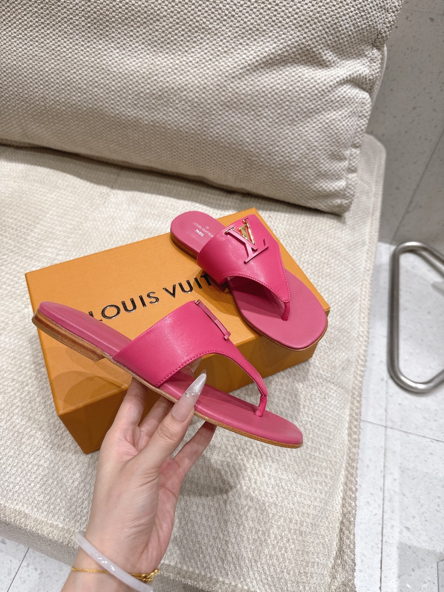 LV Mare Thong Flat Hot Pink Sheepskin 849342