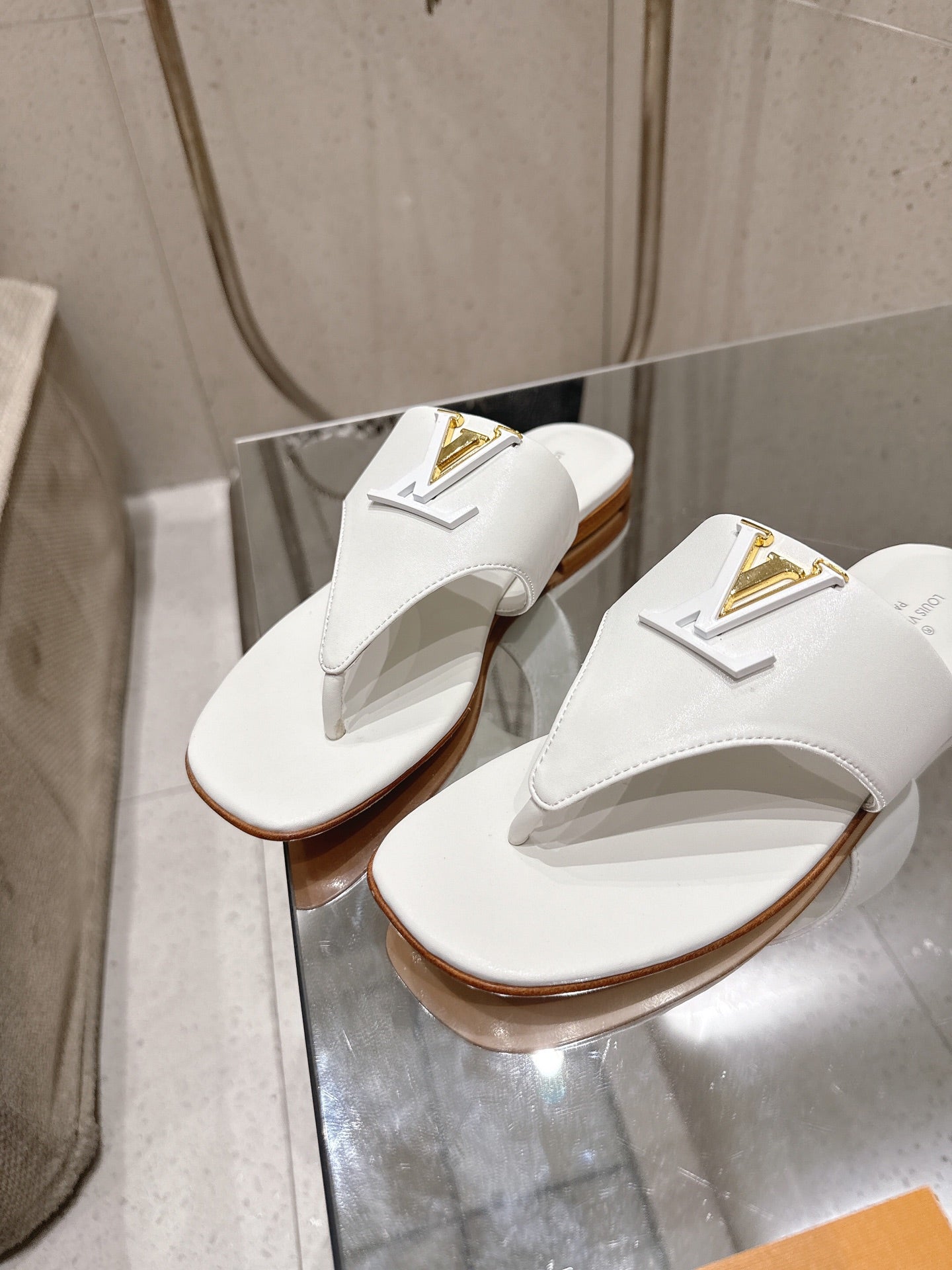 LV Mare Thong Flat White Sheepskin 849343