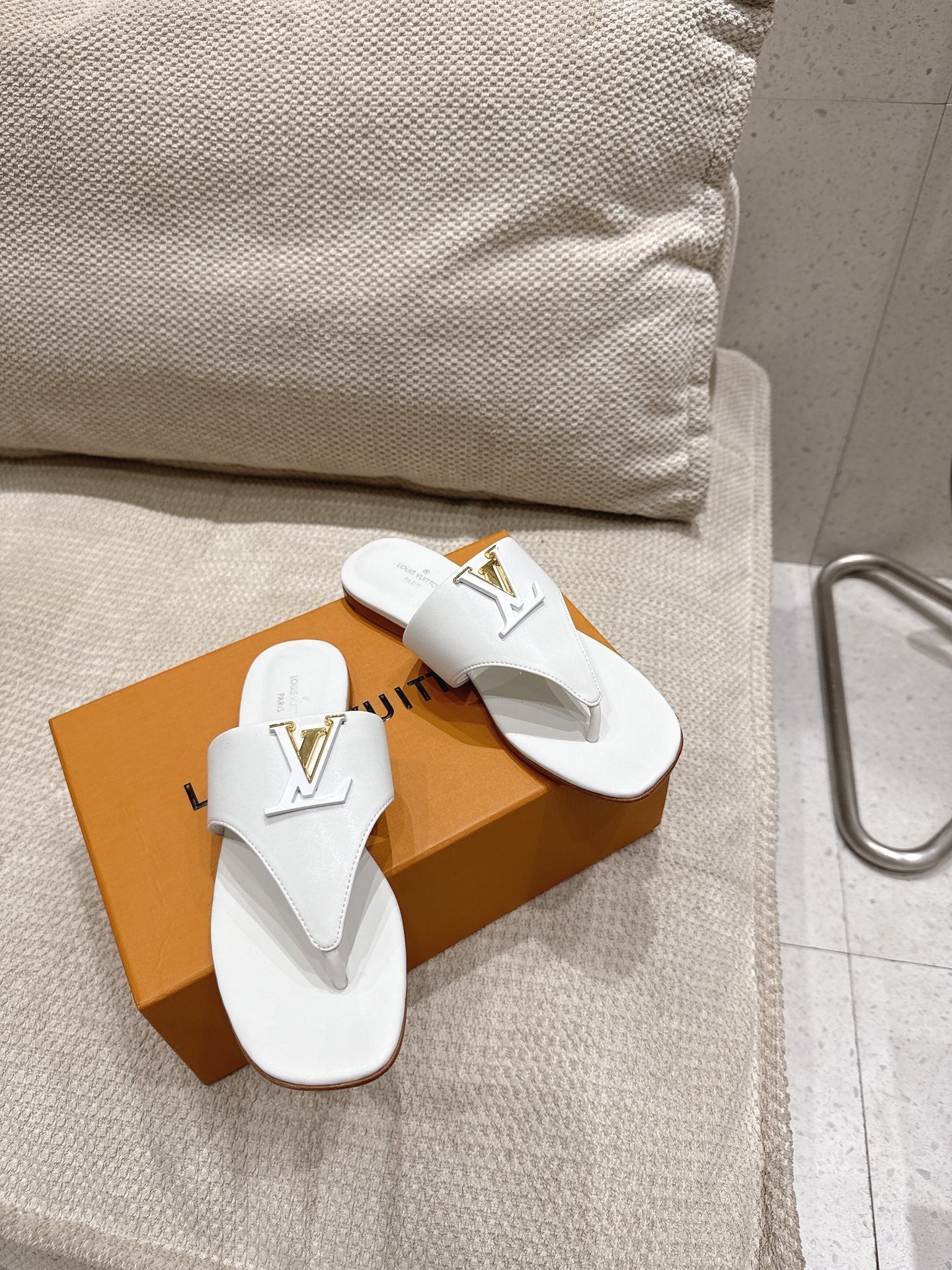 LV Mare Thong Flat White Sheepskin 849343