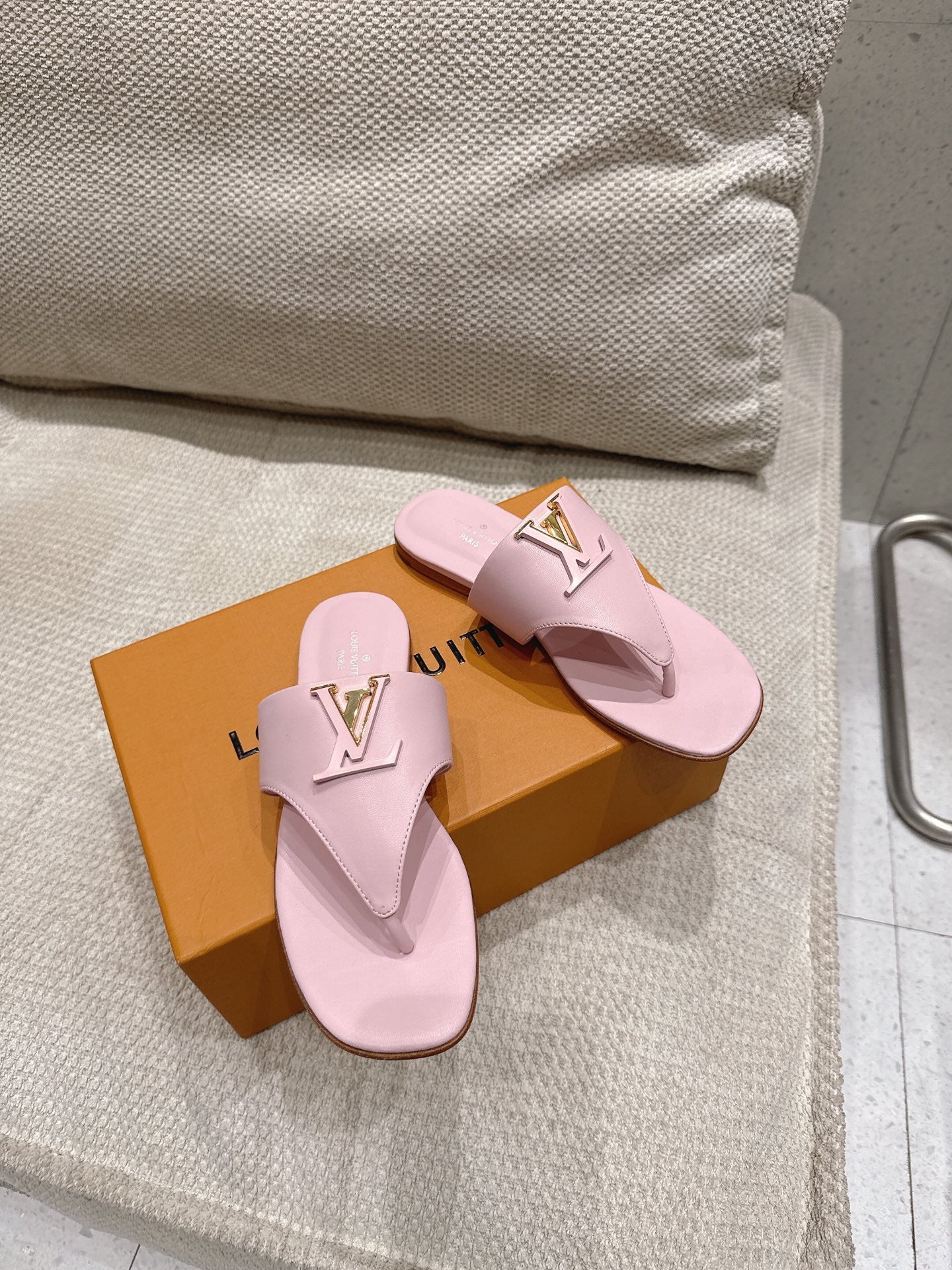LV Mare Thong Flat Light Pink Sheepskin 849344