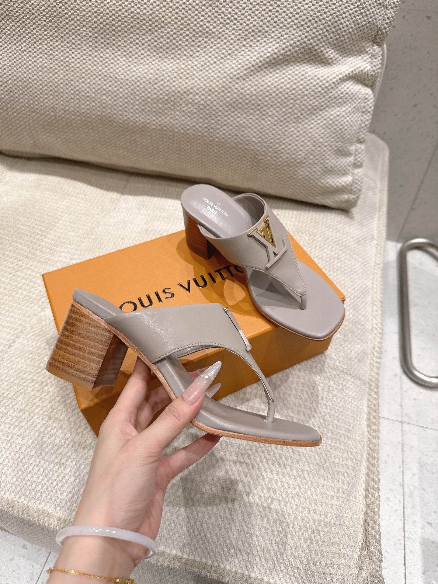 LV Mare Thong 5cm Grey Sheepskin 849345