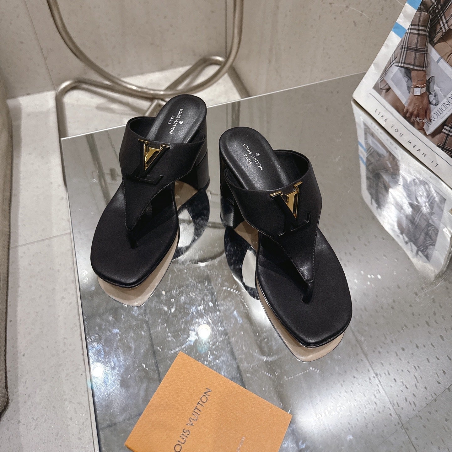 LV Mare Thong 5cm Black Sheepskin 849347