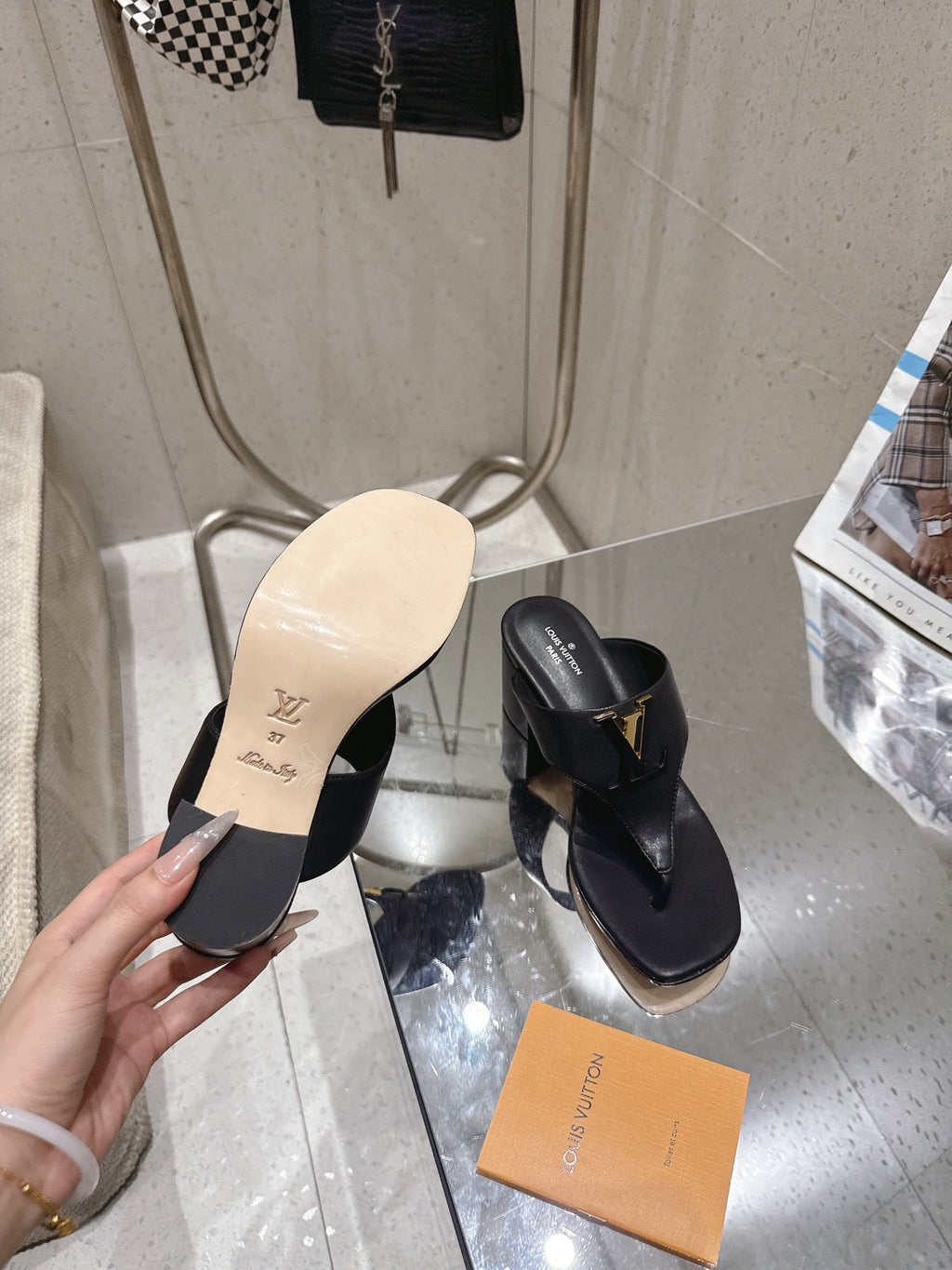 LV Mare Thong 5cm Black Sheepskin 849347