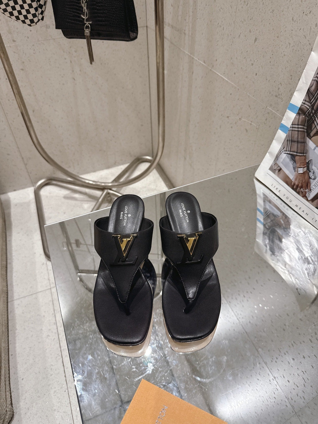 LV Mare Thong 5cm Black Sheepskin 849347