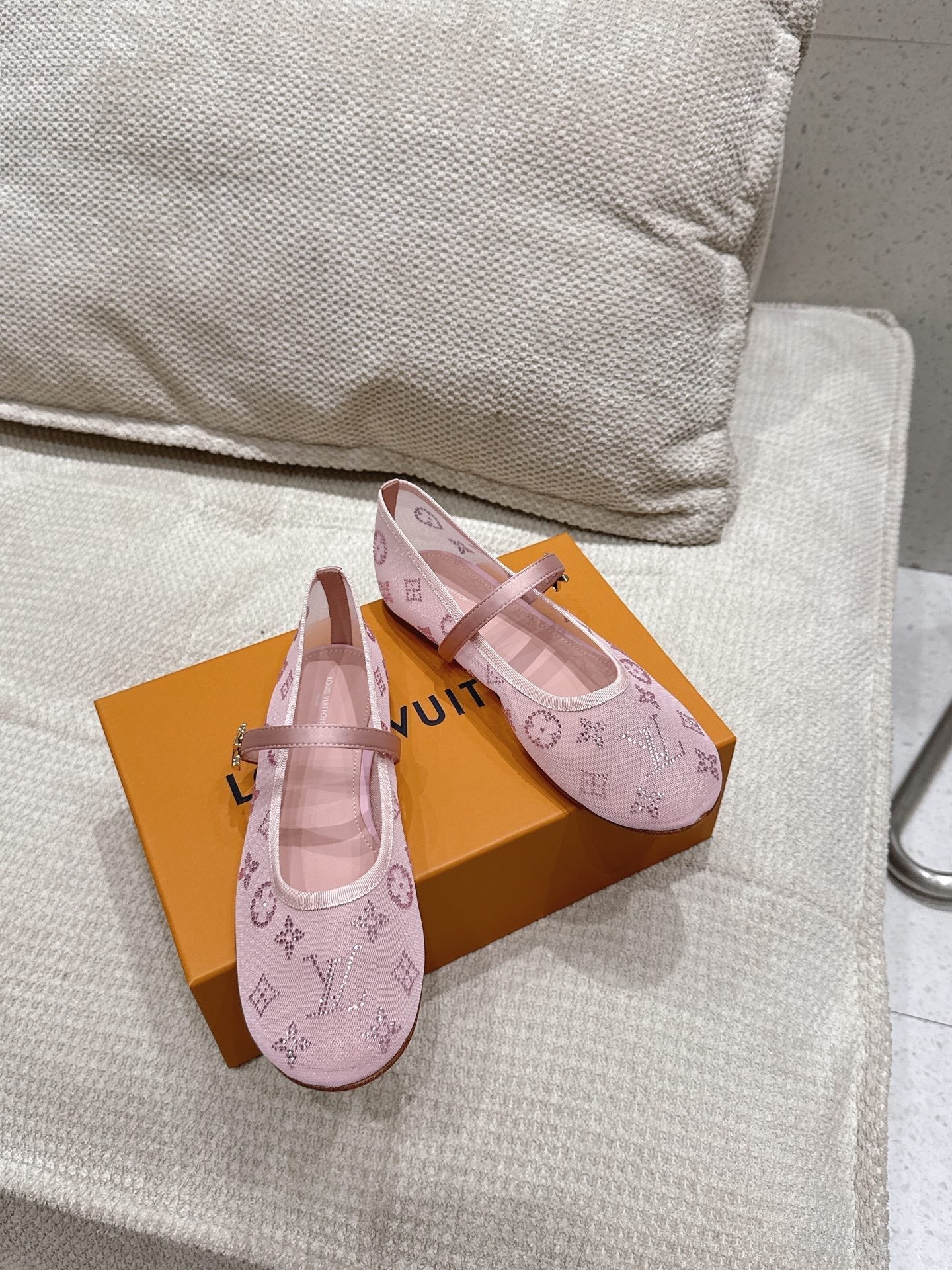 LV 26s Romy Flat Ballerina Pink Mesh 849377
