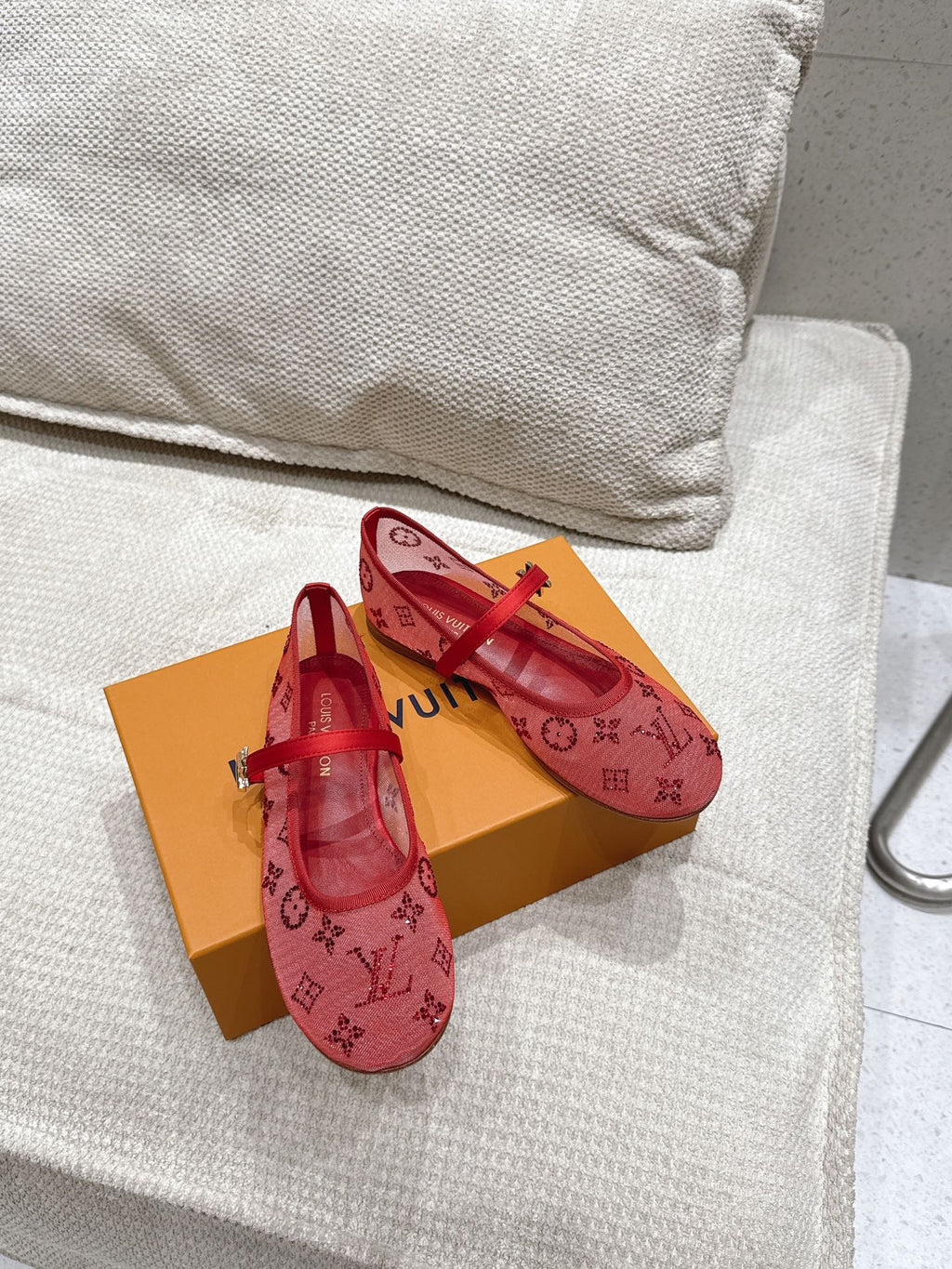 LV 26s Romy Flat Ballerina Red Mesh 849378
