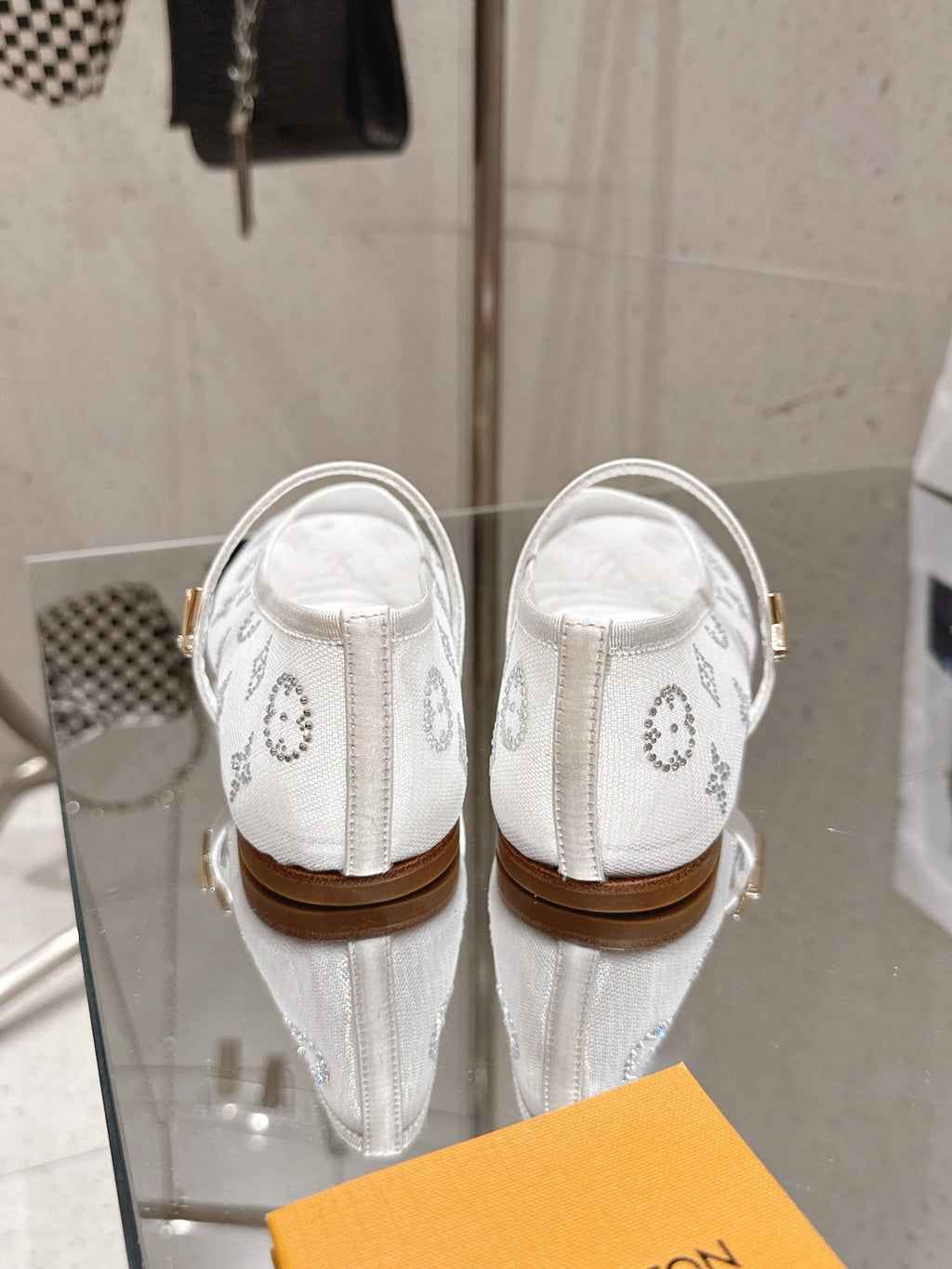 LV 26s Romy Flat Ballerina White Mesh 849379