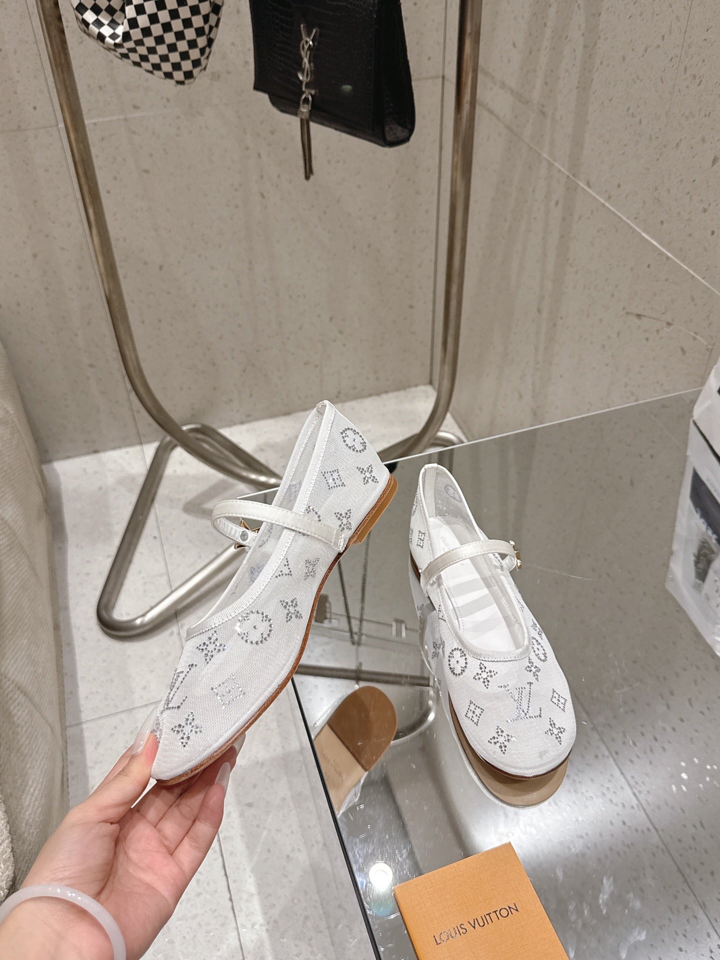 LV 26s Romy Flat Ballerina White Mesh 849379