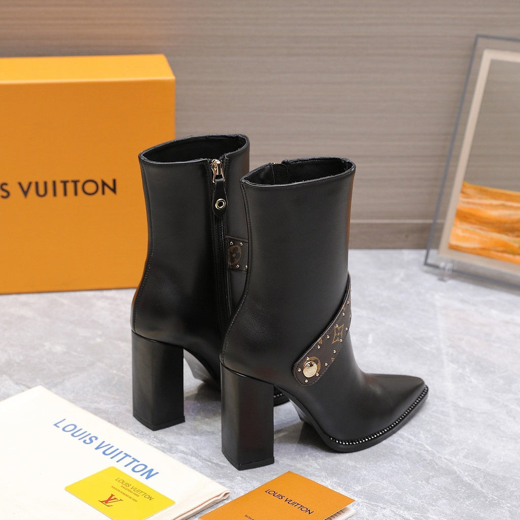 LV x Silhouette V-heel Pointed Toe Knight Boots 95mm Black Sheepskin 425683