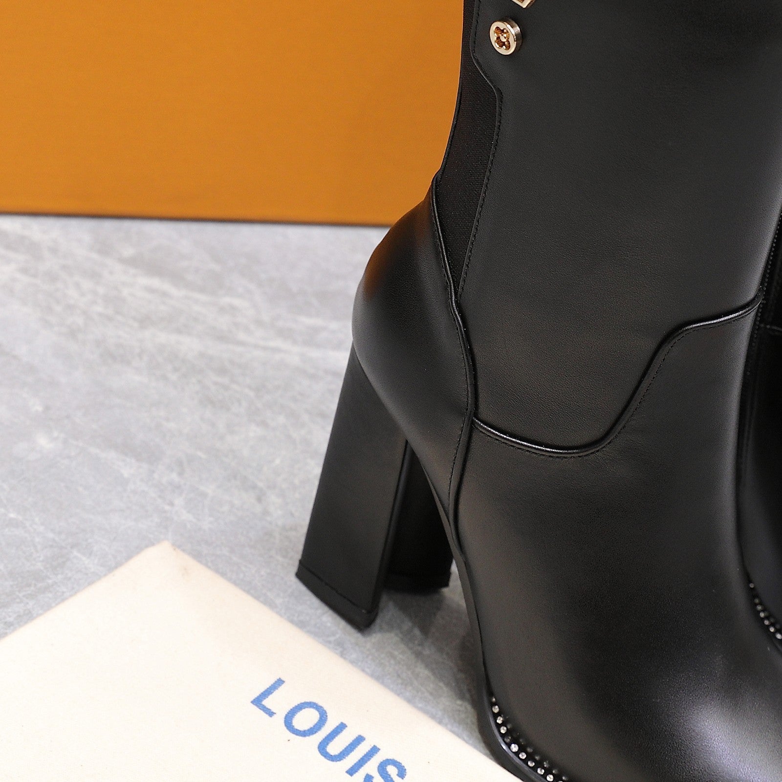 LVx Silhouette Logo Stud Ankle Boot 95mm Black Leather 425687