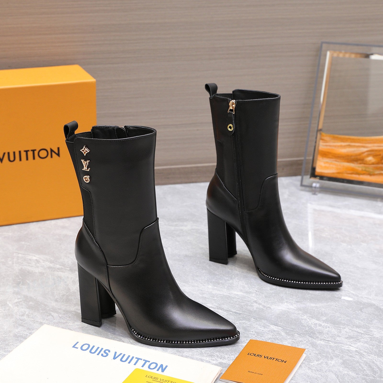 LVx Silhouette Logo Stud Ankle Boot 95mm Black Leather 425687