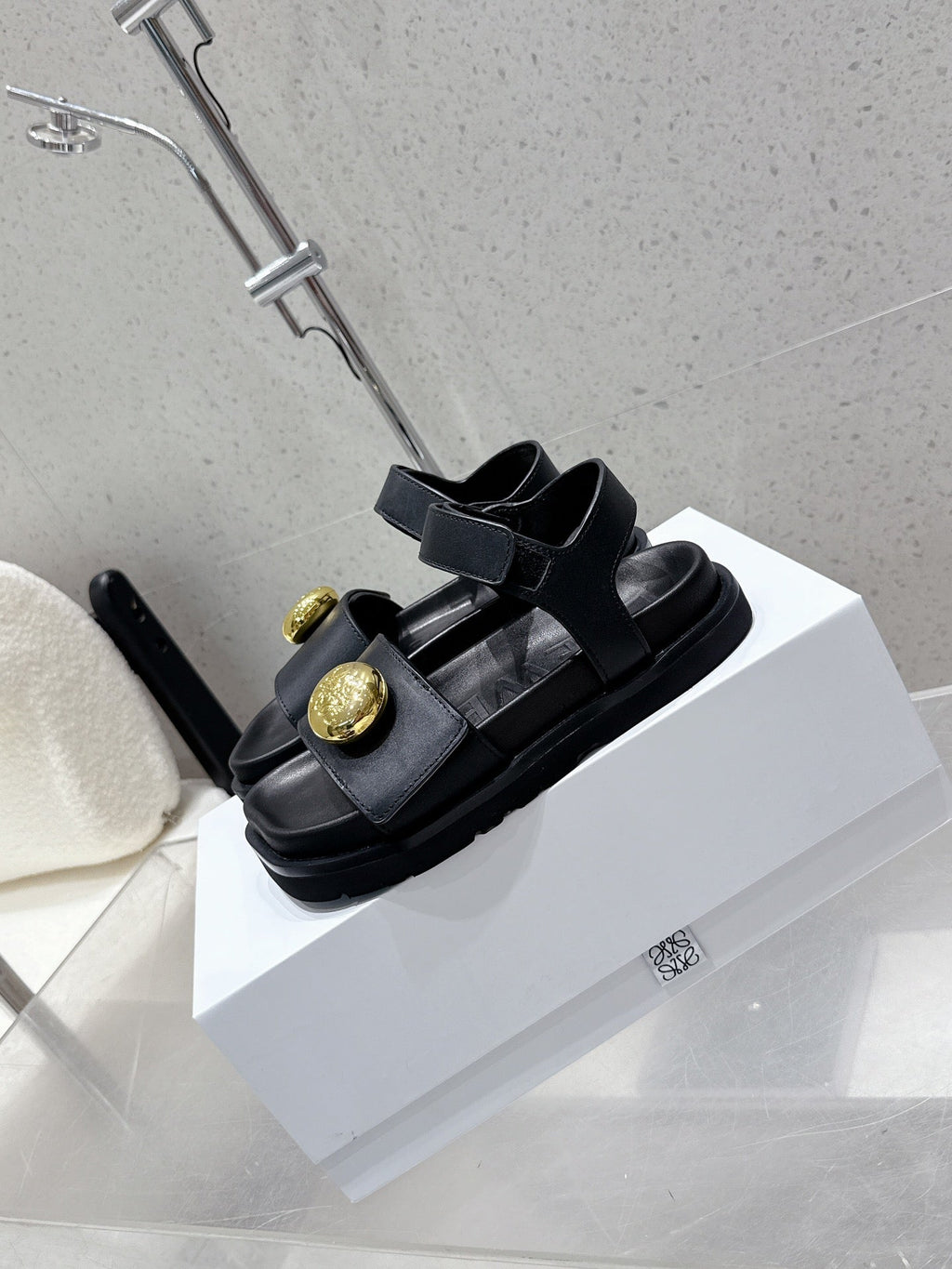 LOEWE 25ss sandals black gold sheepskin