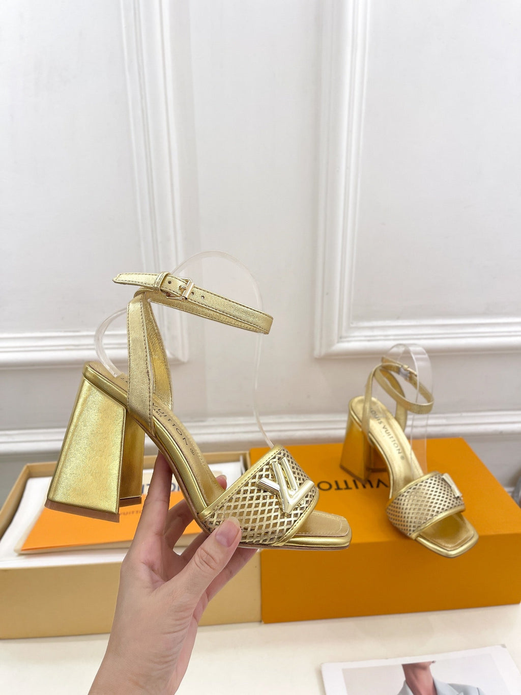 shake platform 90 gold metalic calfskin