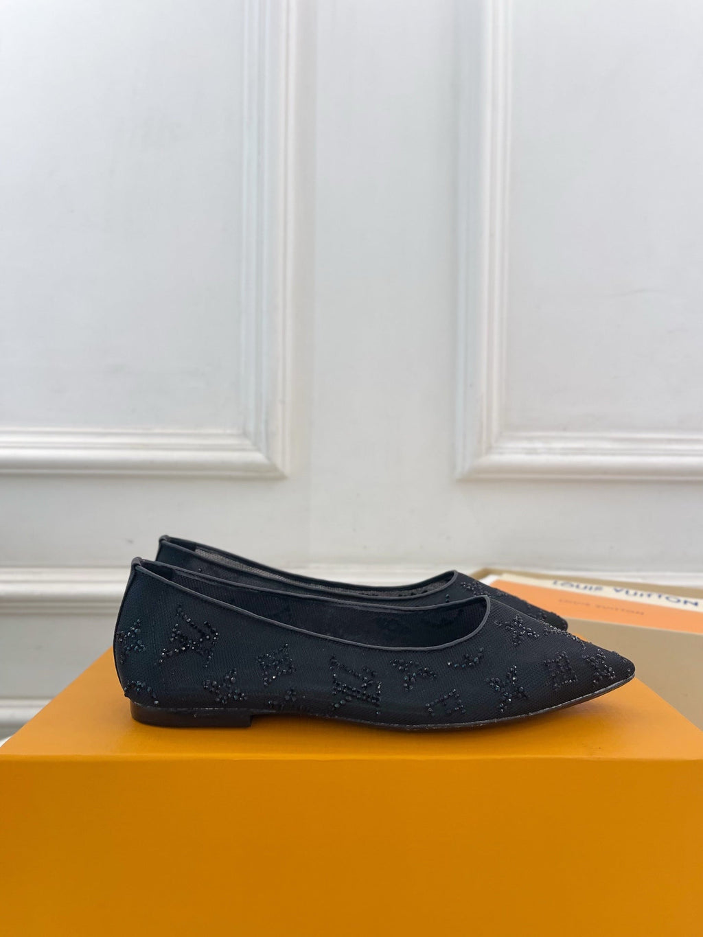 LV Gala Rhinestone Pointed Toe Flat Black Mesh 425136