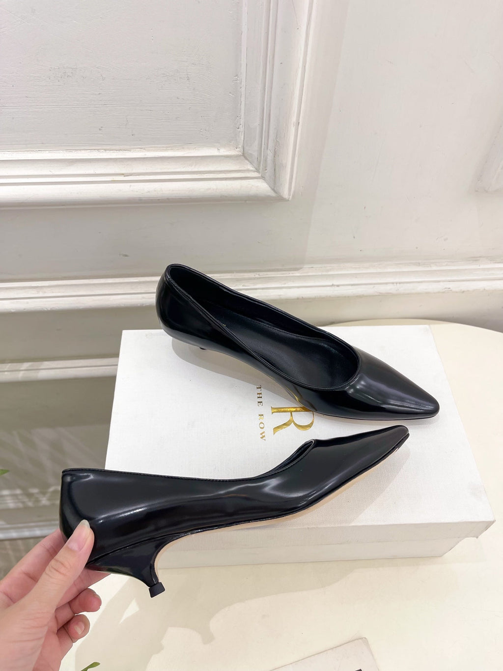 The Row 25ss TR Kitten heel Pointed Toe Shoes 35mm Black Sheepskin 425560