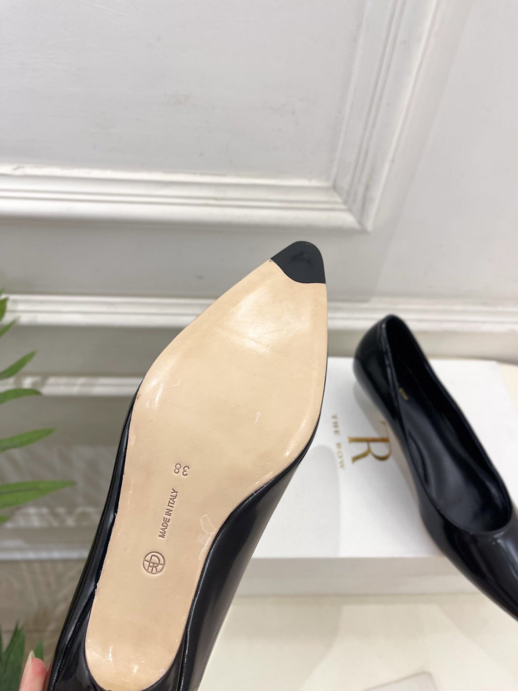 The Row 25ss TR Kitten heel Pointed Toe Shoes 35mm Black Sheepskin 425560
